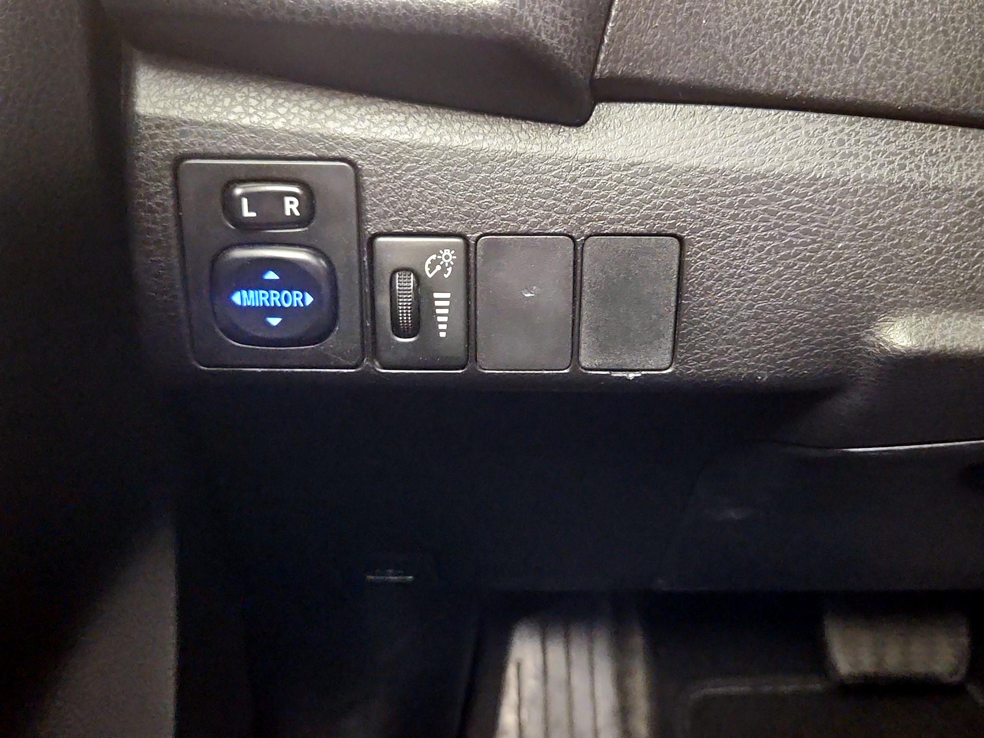 Thumbnail: 2016 Toyota Corolla - 13