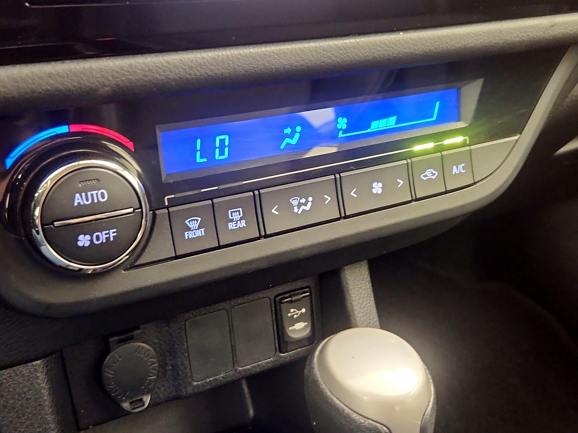 Thumbnail: 2016 Toyota Corolla - 16