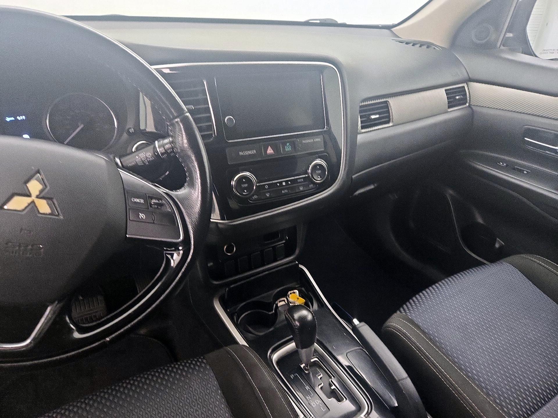 Thumbnail: 2018 Mitsubishi Outlander - 9