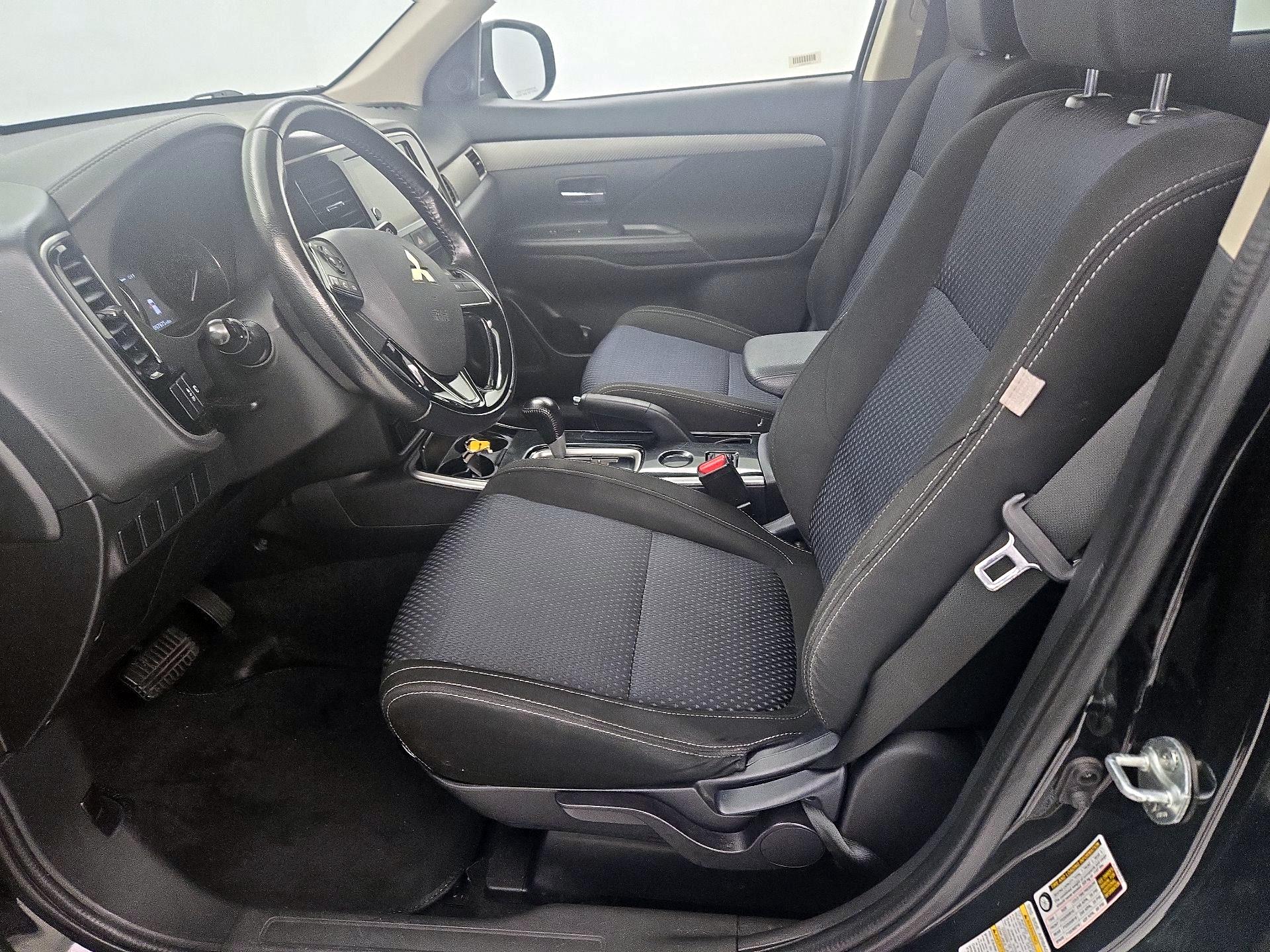 Thumbnail: 2018 Mitsubishi Outlander - 11