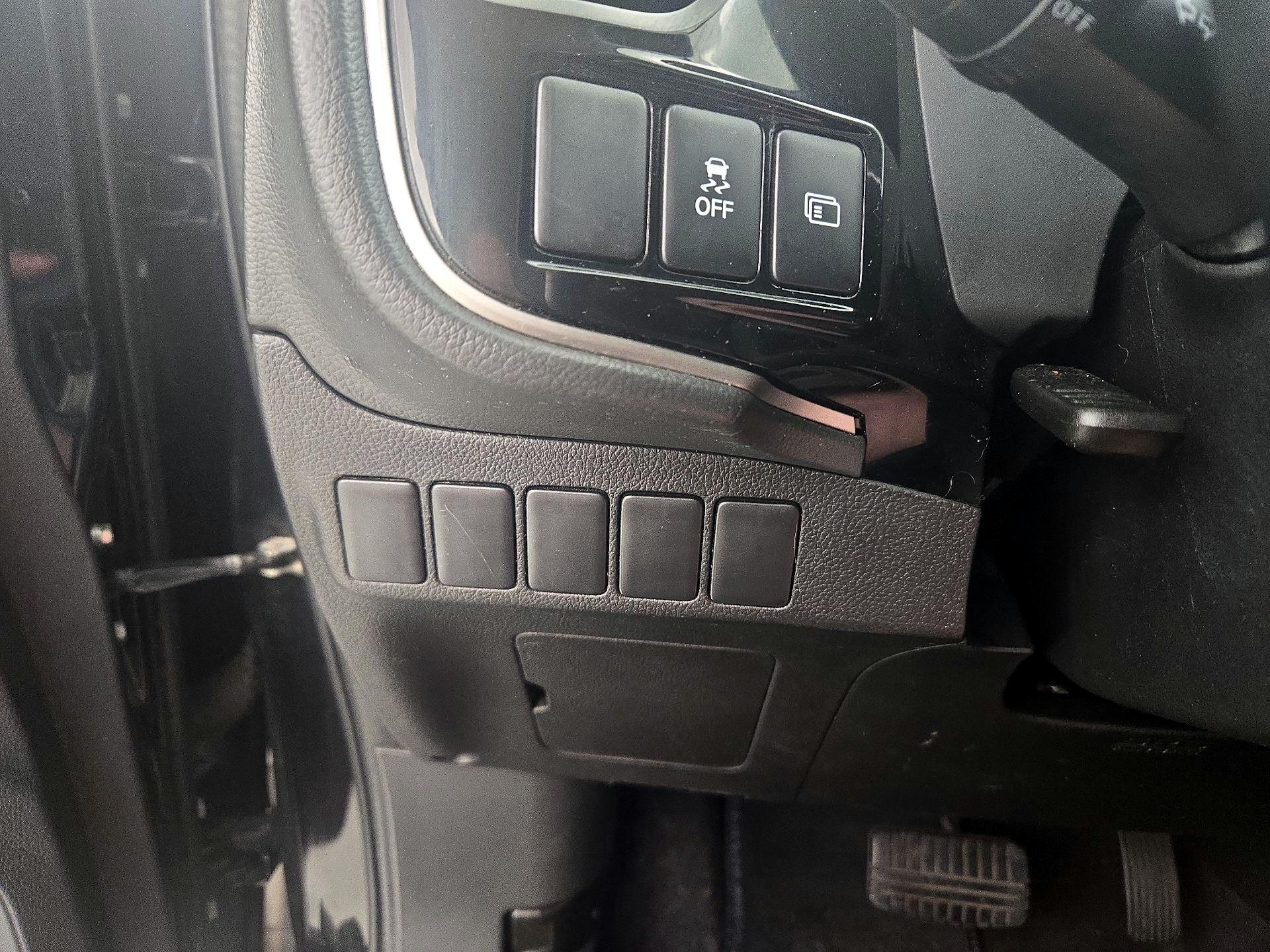 Thumbnail: 2018 Mitsubishi Outlander - 13