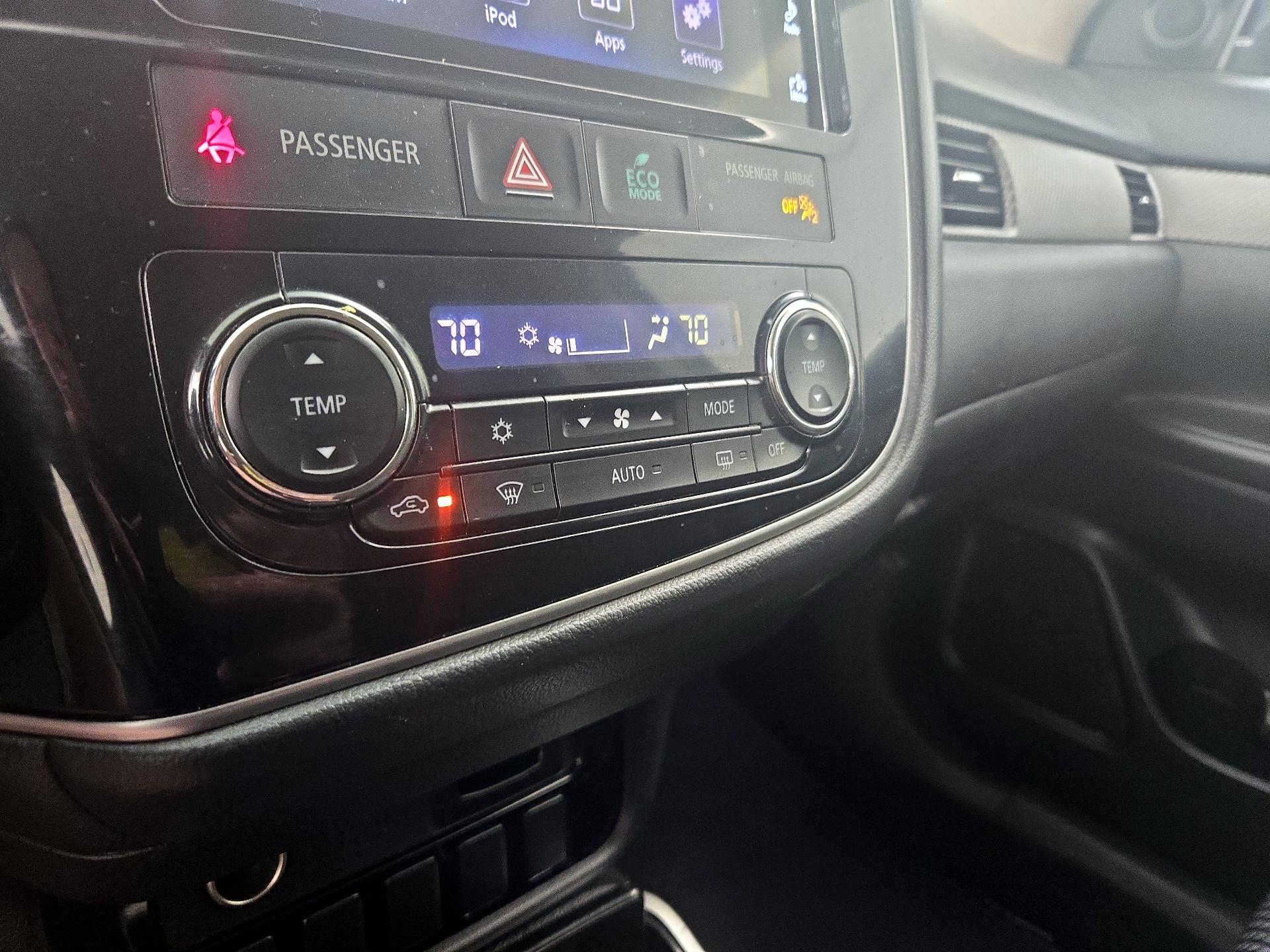 Thumbnail: 2018 Mitsubishi Outlander - 16