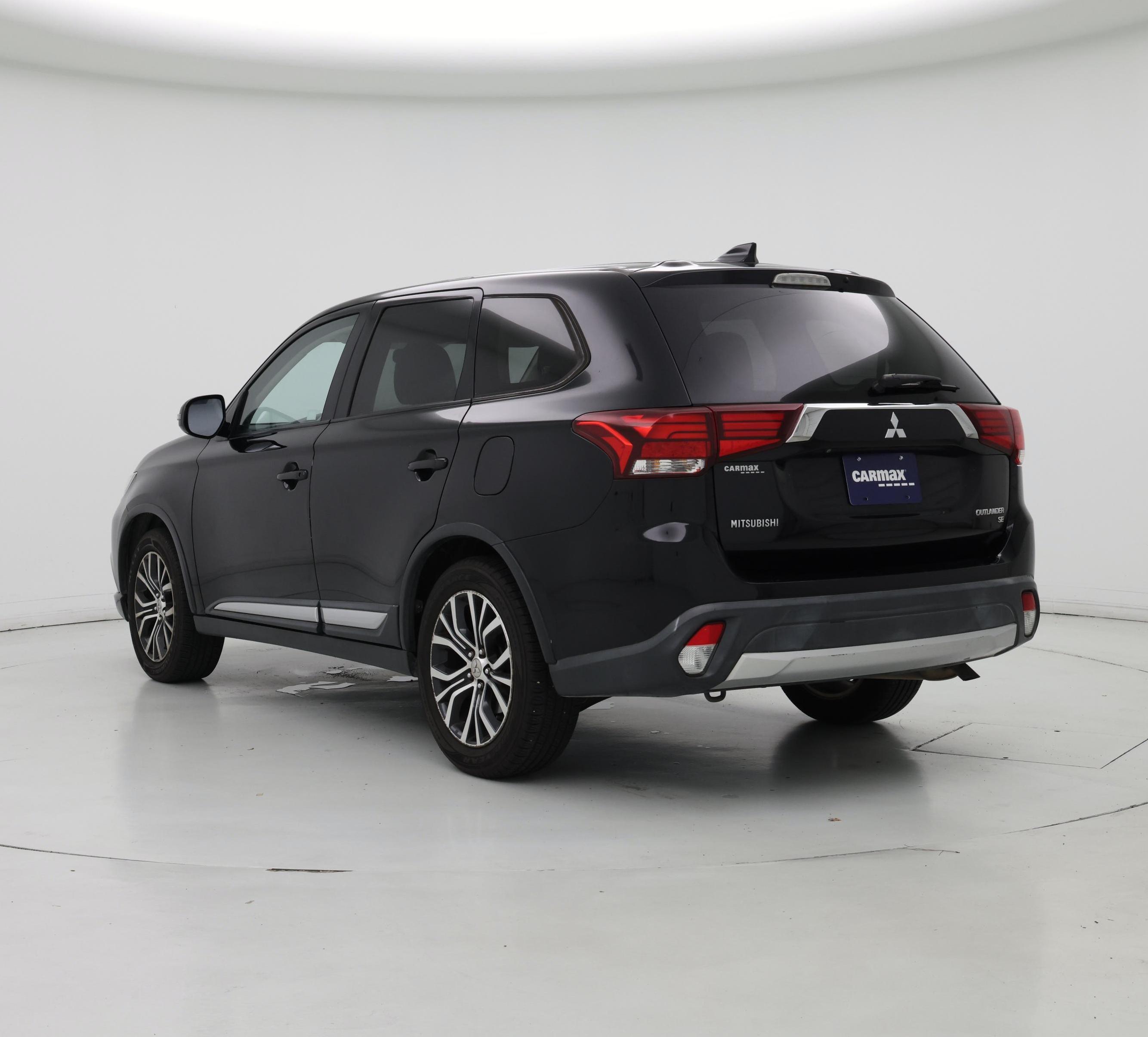 Thumbnail: 2018 Mitsubishi Outlander - 2