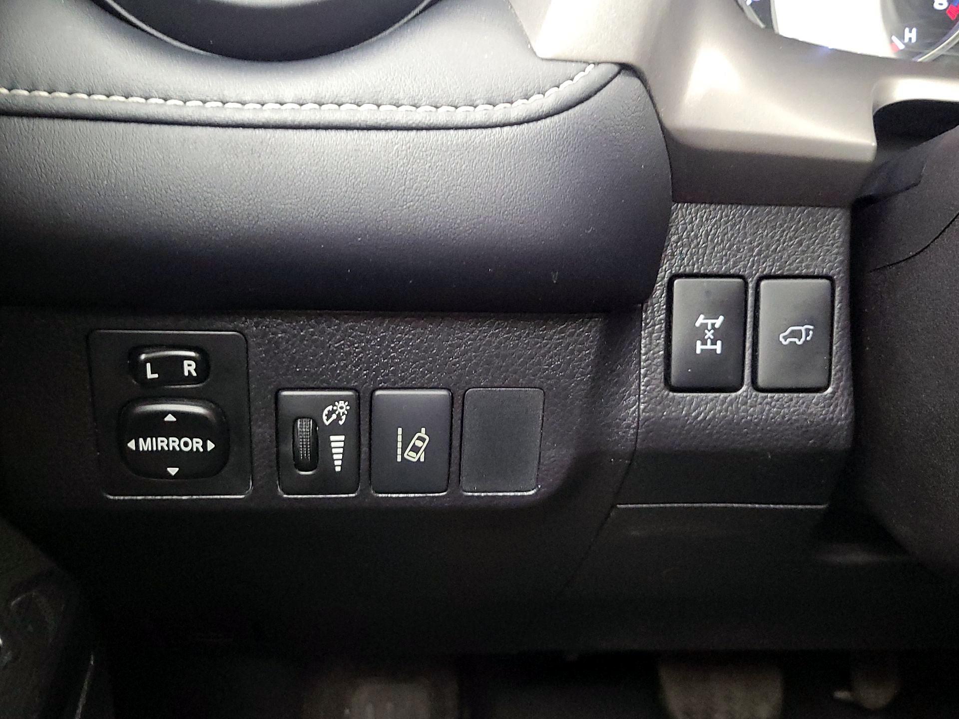 Thumbnail: 2016 Toyota RAV4 - 13