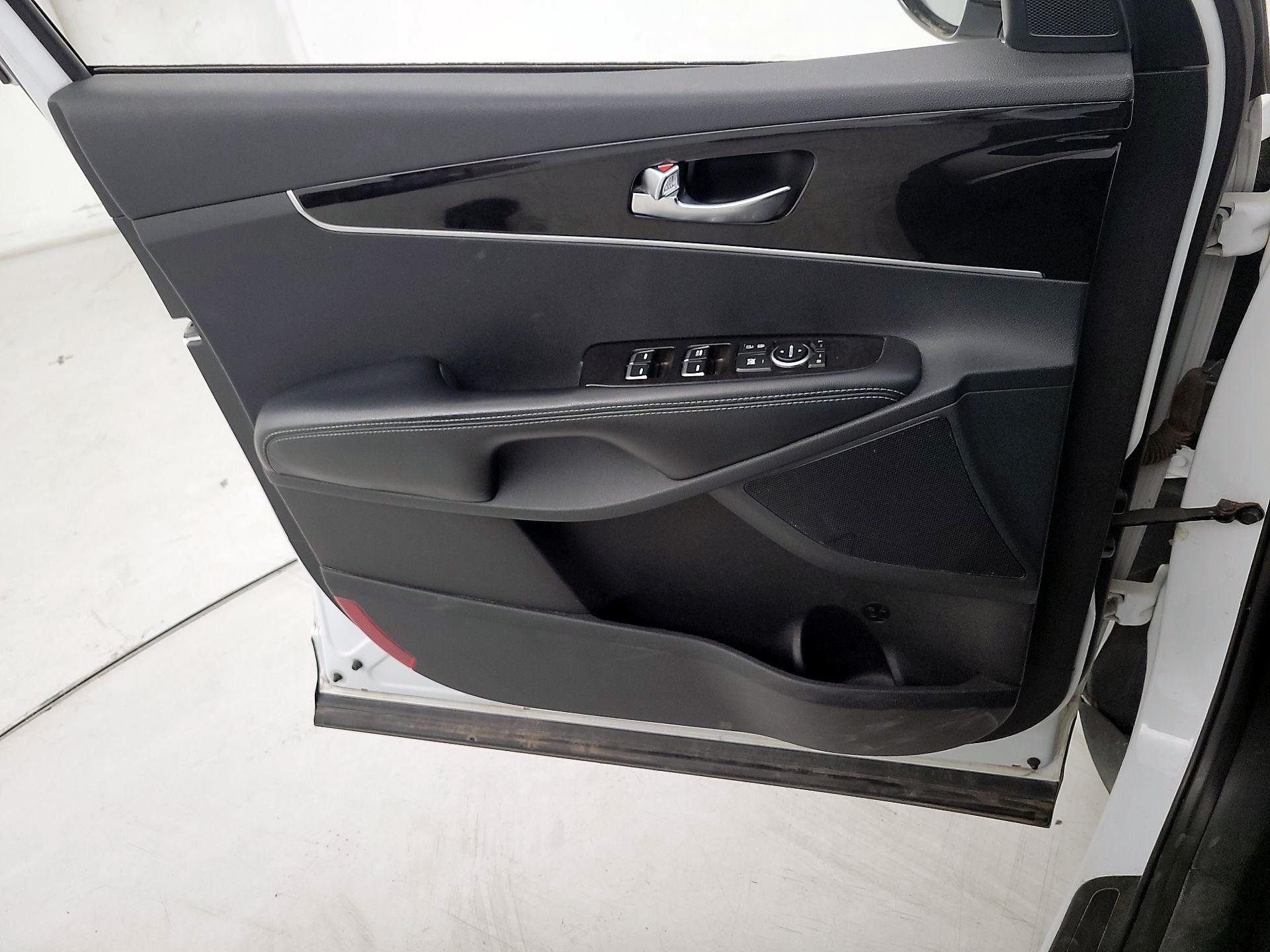 Thumbnail: 2016 Kia Sorento - 12