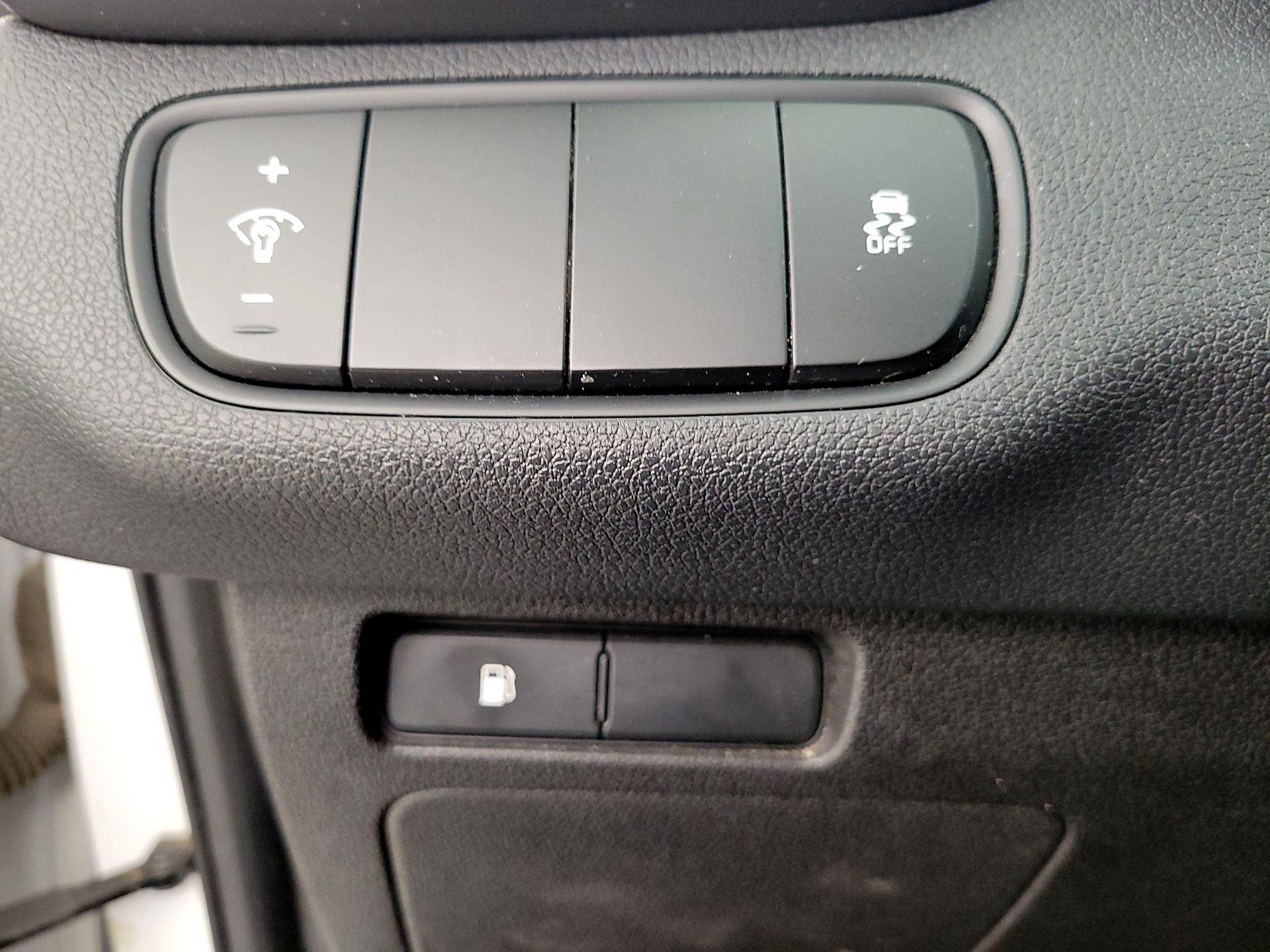 Thumbnail: 2016 Kia Sorento - 13