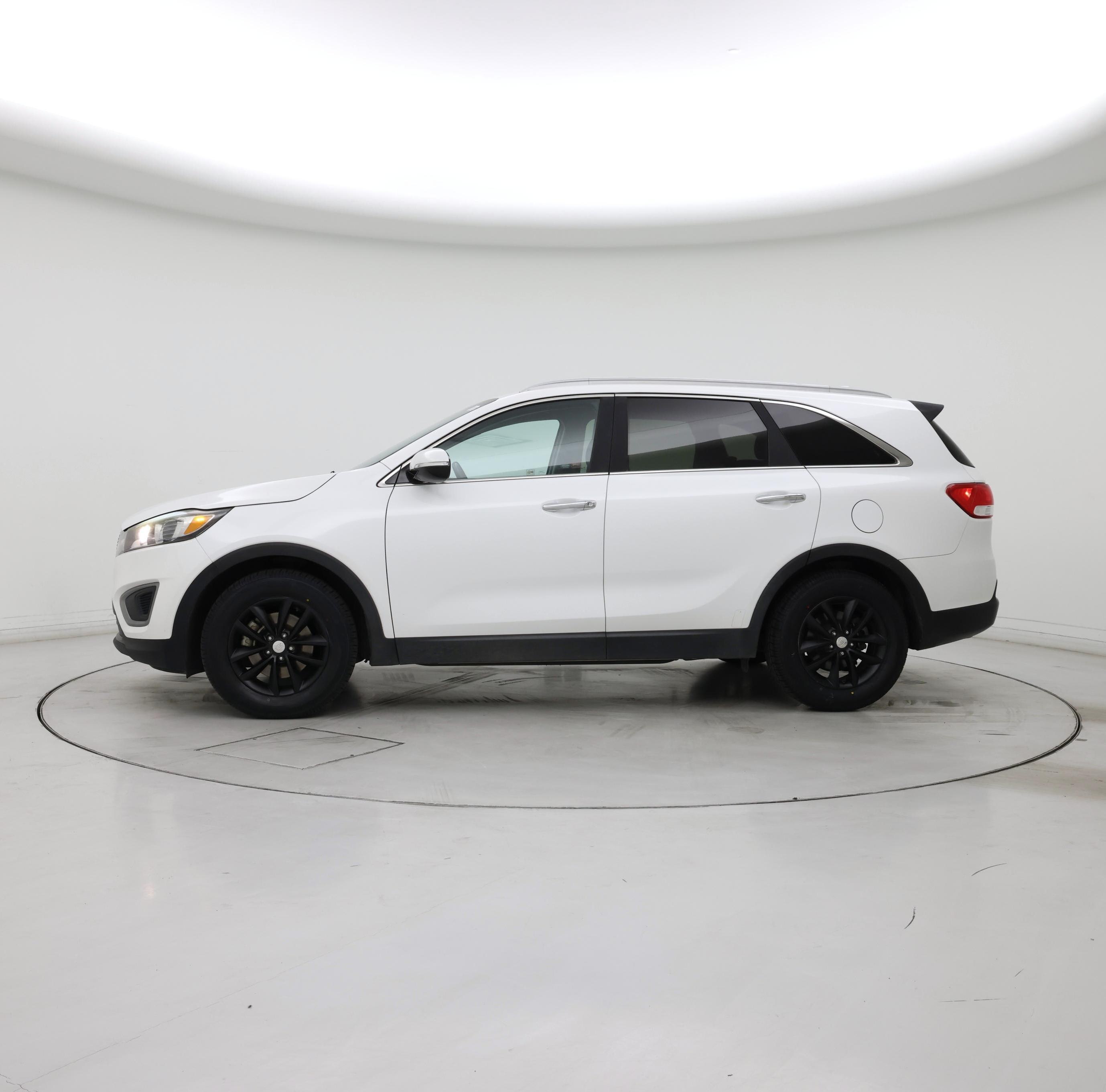 Thumbnail: 2016 Kia Sorento - 3