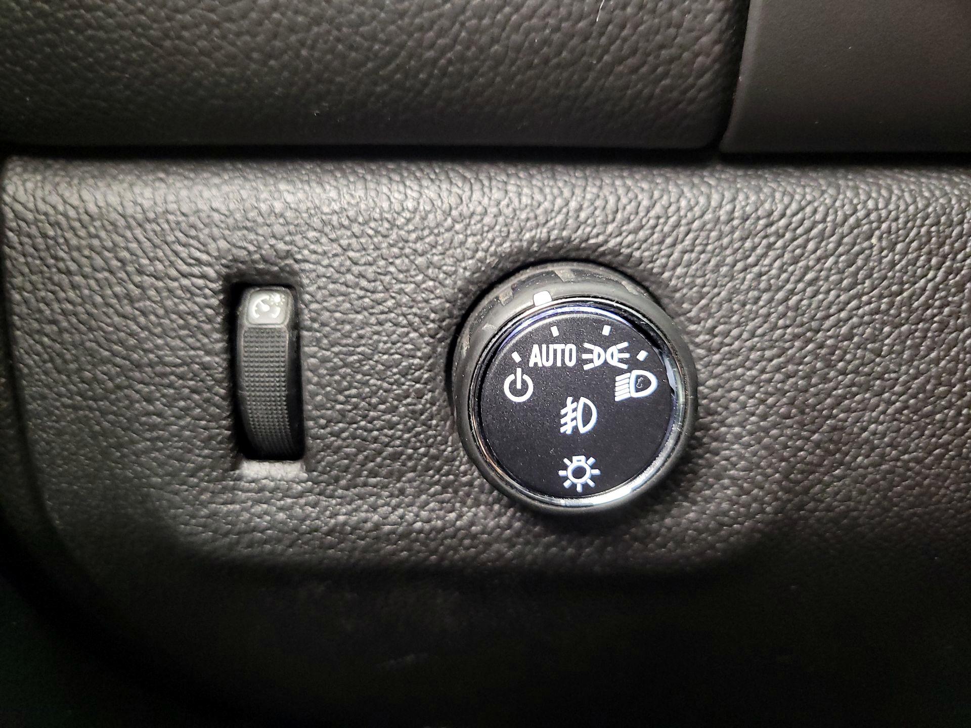 Thumbnail: 2015 Chevrolet Colorado - 13