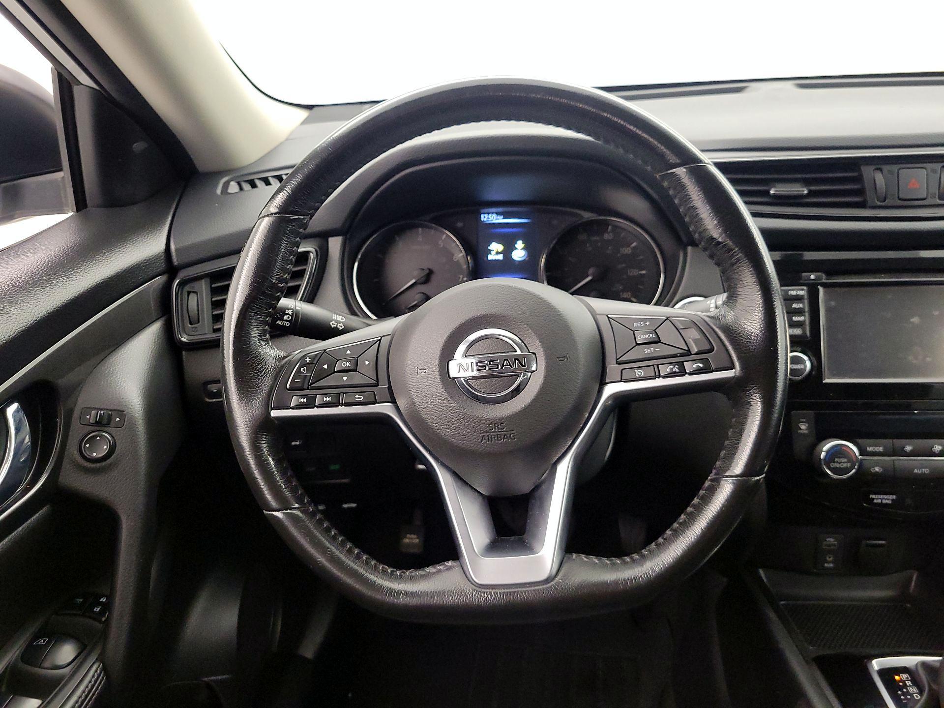 Thumbnail: 2017 Nissan Rogue - 10