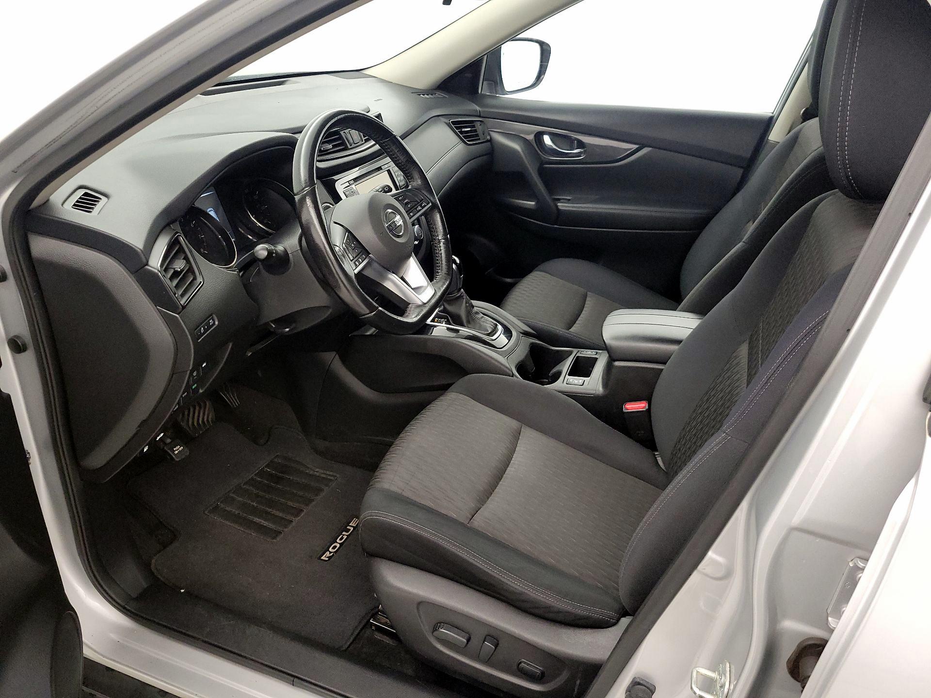 Thumbnail: 2017 Nissan Rogue - 11