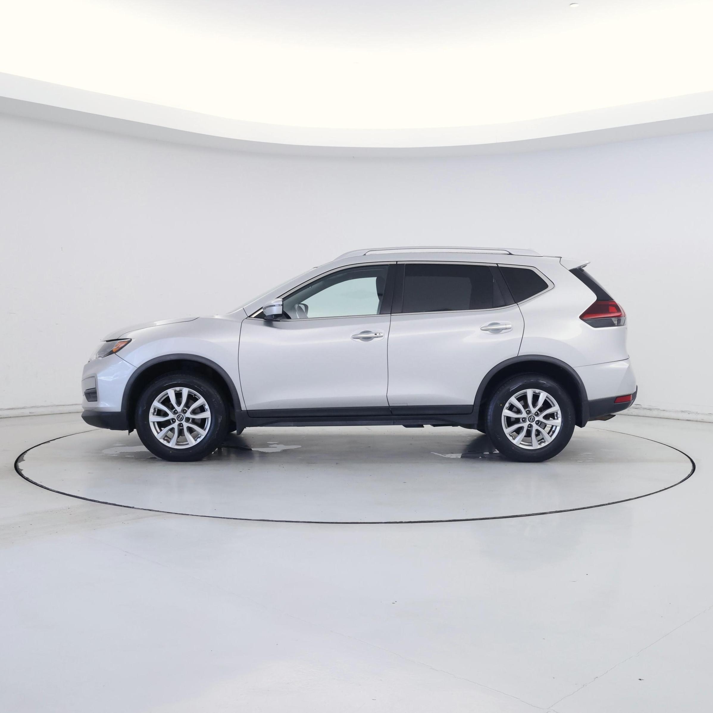 Thumbnail: 2017 Nissan Rogue - 3