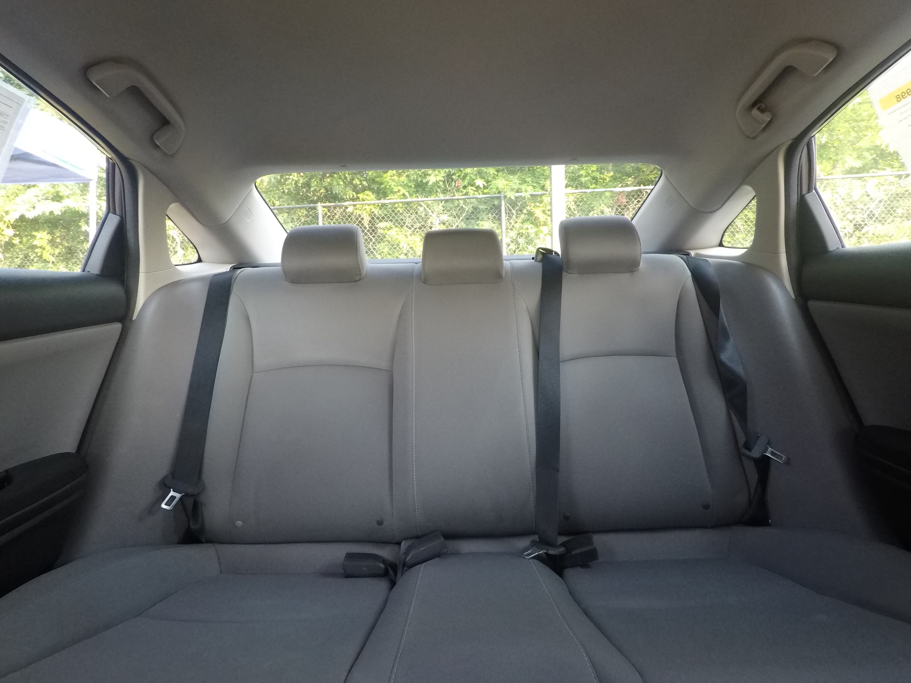 Different second-row seat configurations are shown with rear seats fully upright and full-flat rear seats.