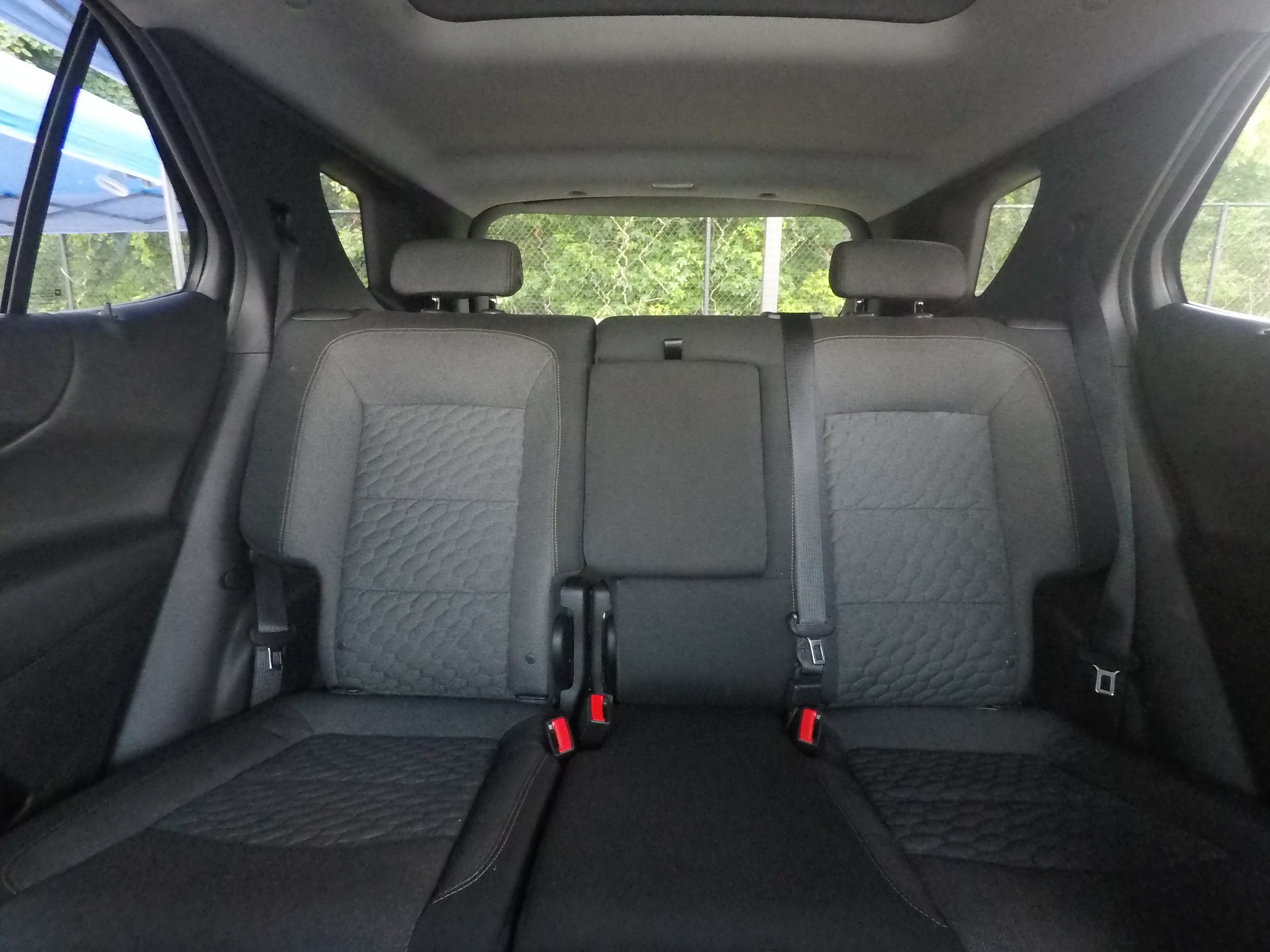 Different second-row seat configurations are shown with rear seats fully upright, a 60/40 split, and full-flat rear seats.