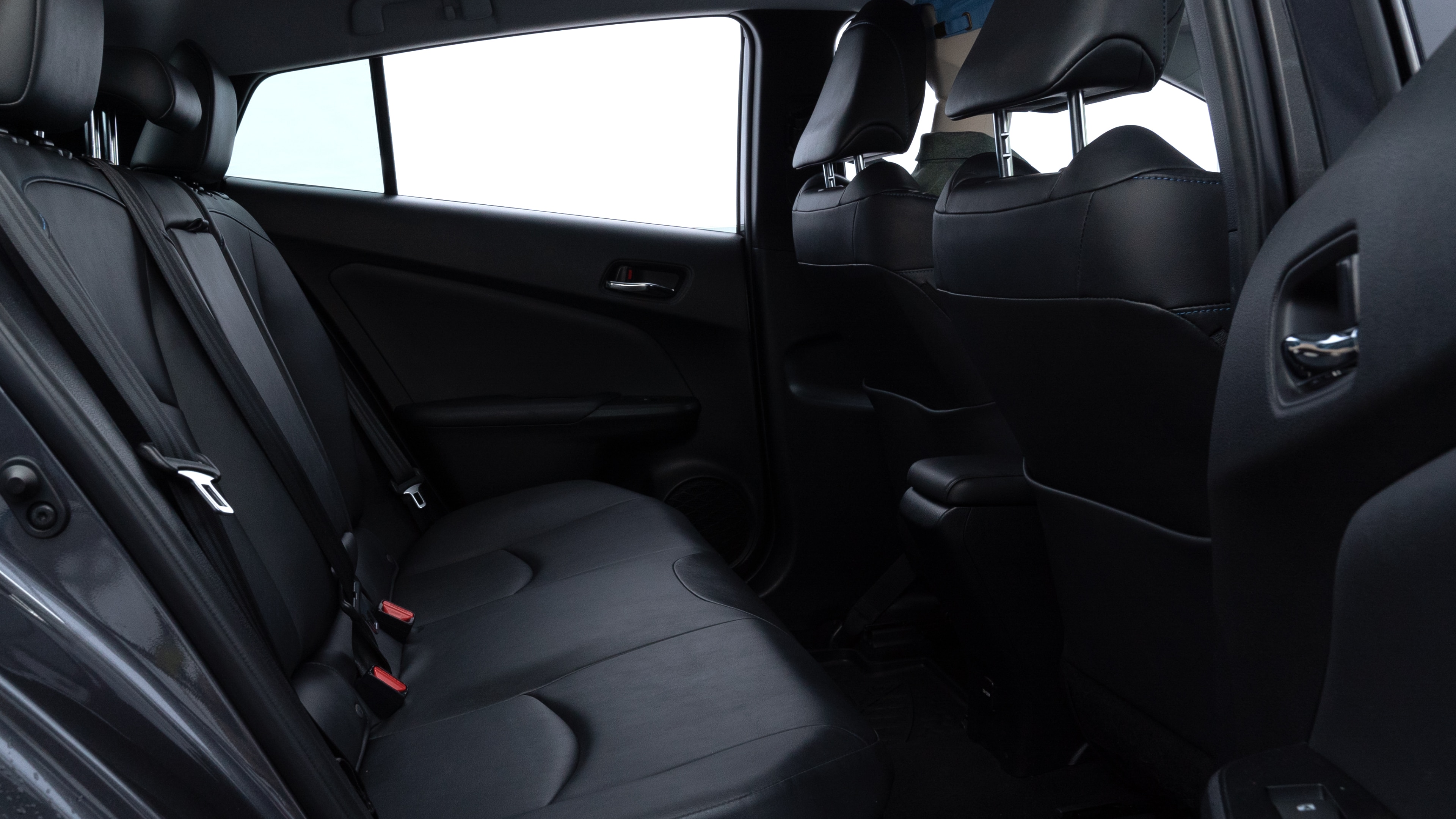 A series of second-row backseat photos is shown including one seating a baby seat and one seating a 6'1" mannequin.