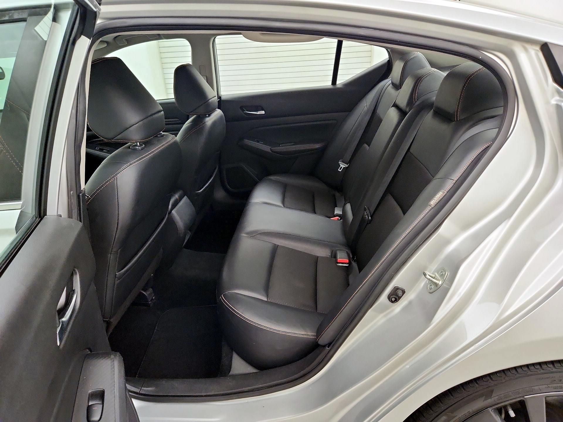 Thumbnail: 2019 Nissan Altima - 19