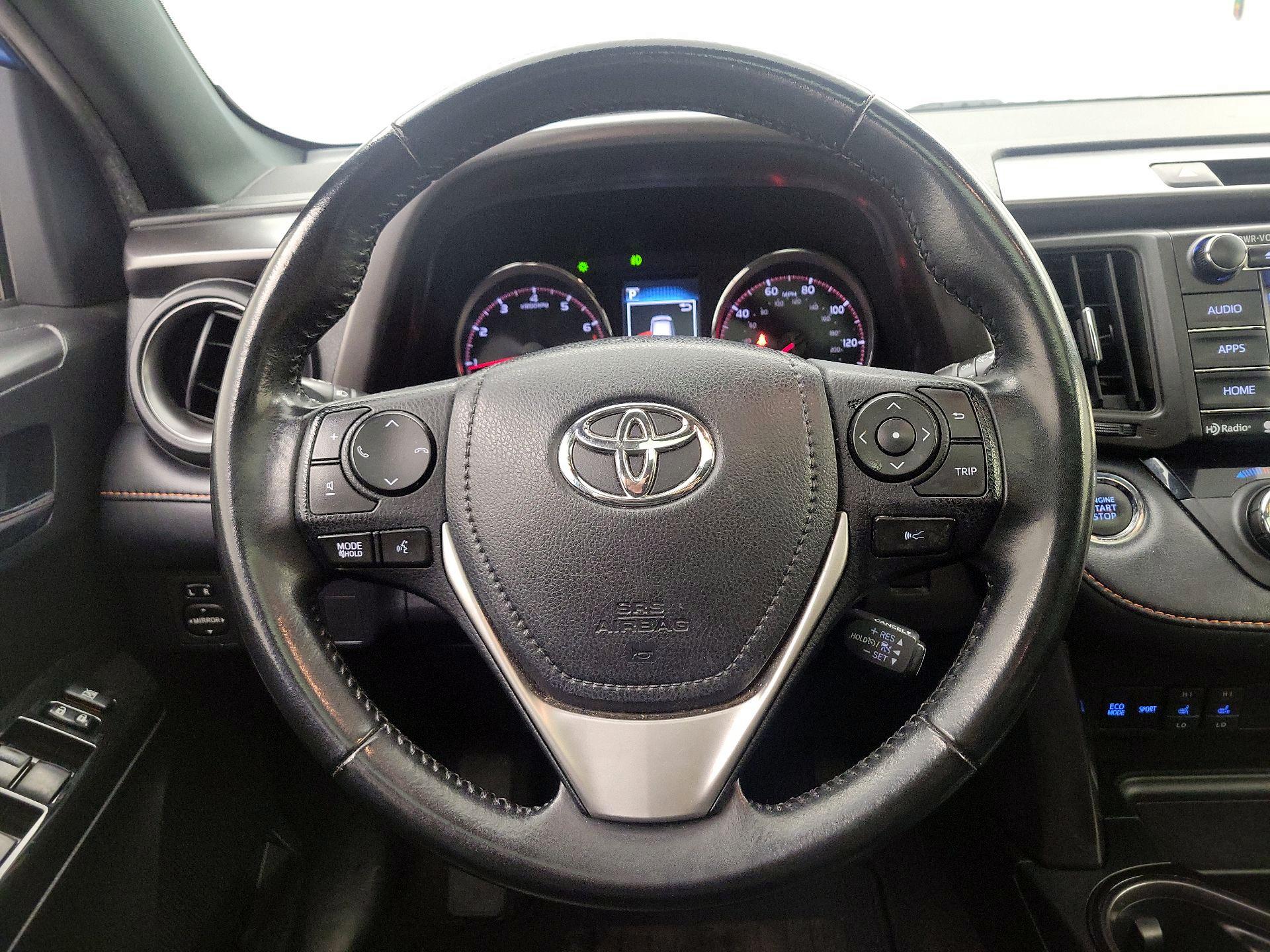 Thumbnail: 2018 Toyota RAV4 - 10