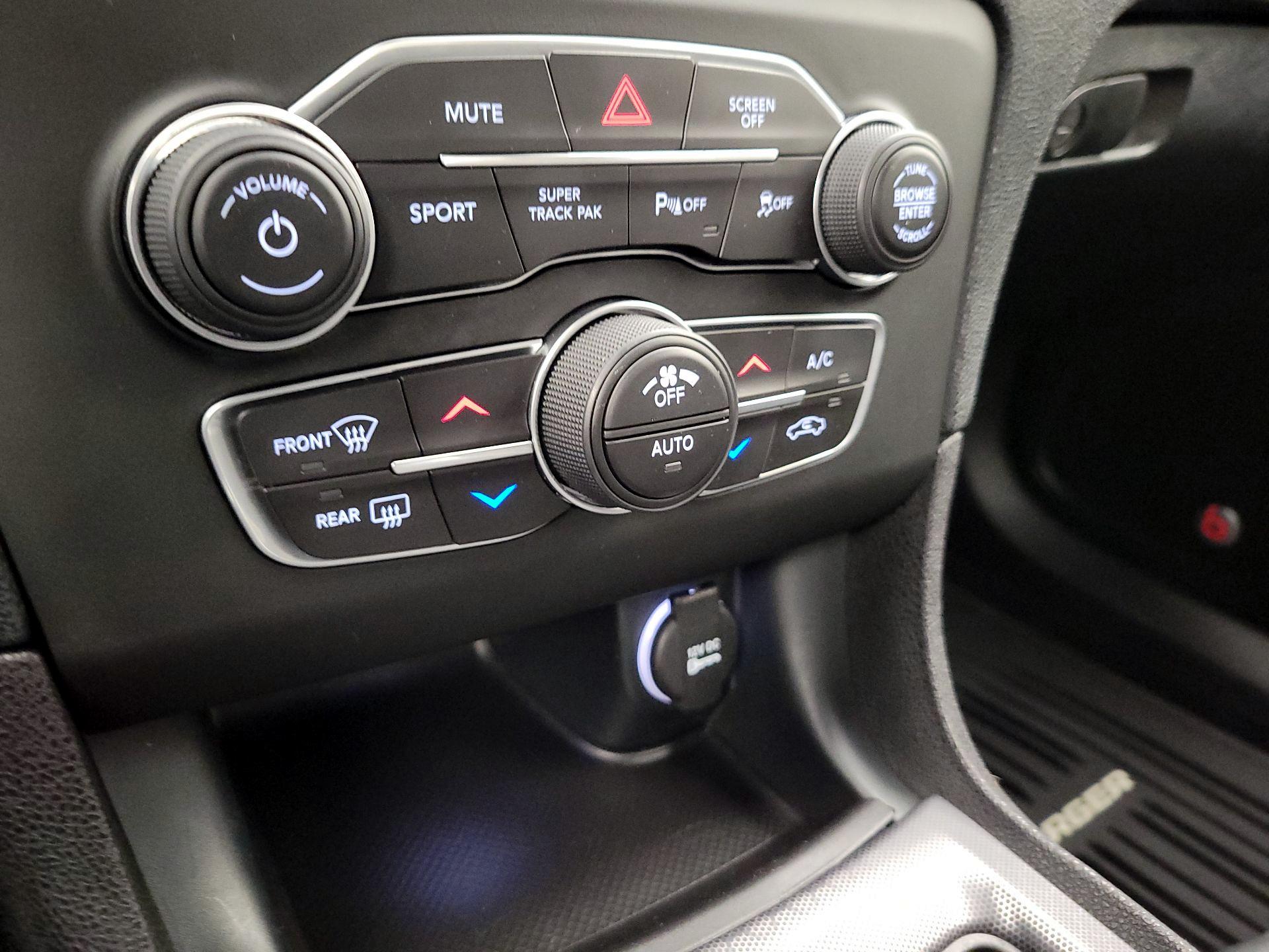 Thumbnail: 2018 Dodge Charger - 16