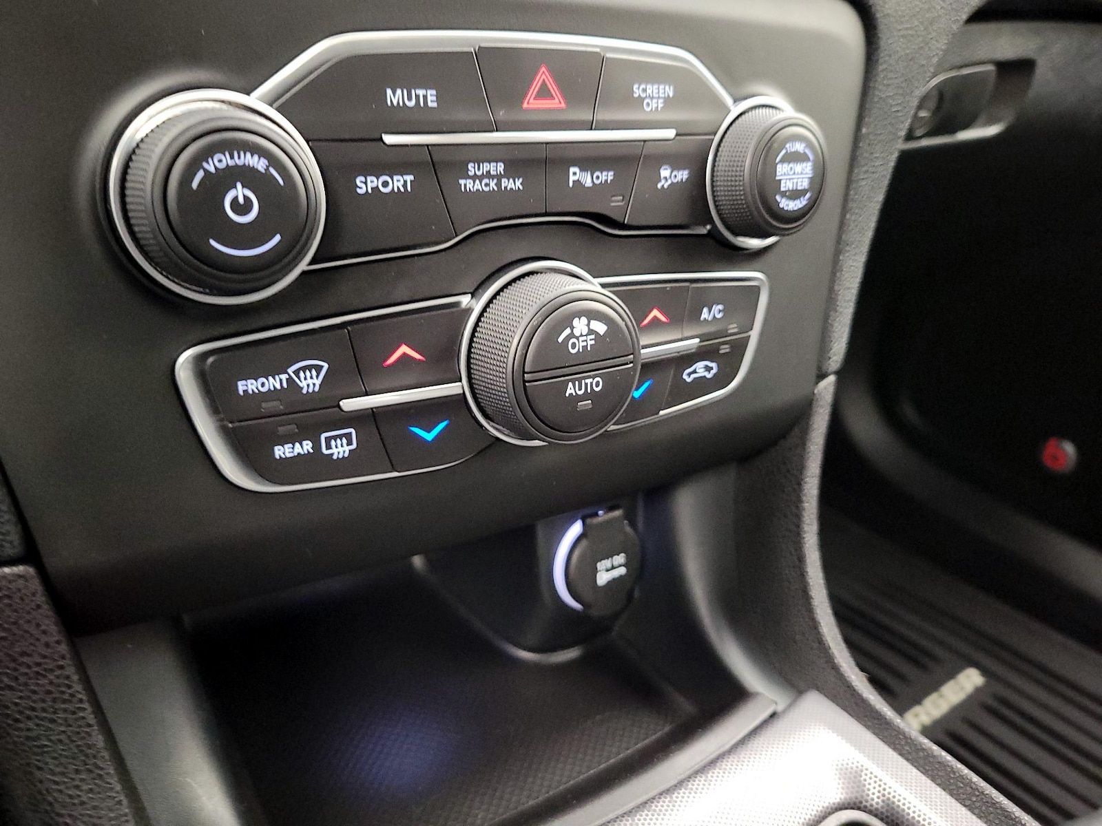 2018 Dodge Charger GT - Photo 17