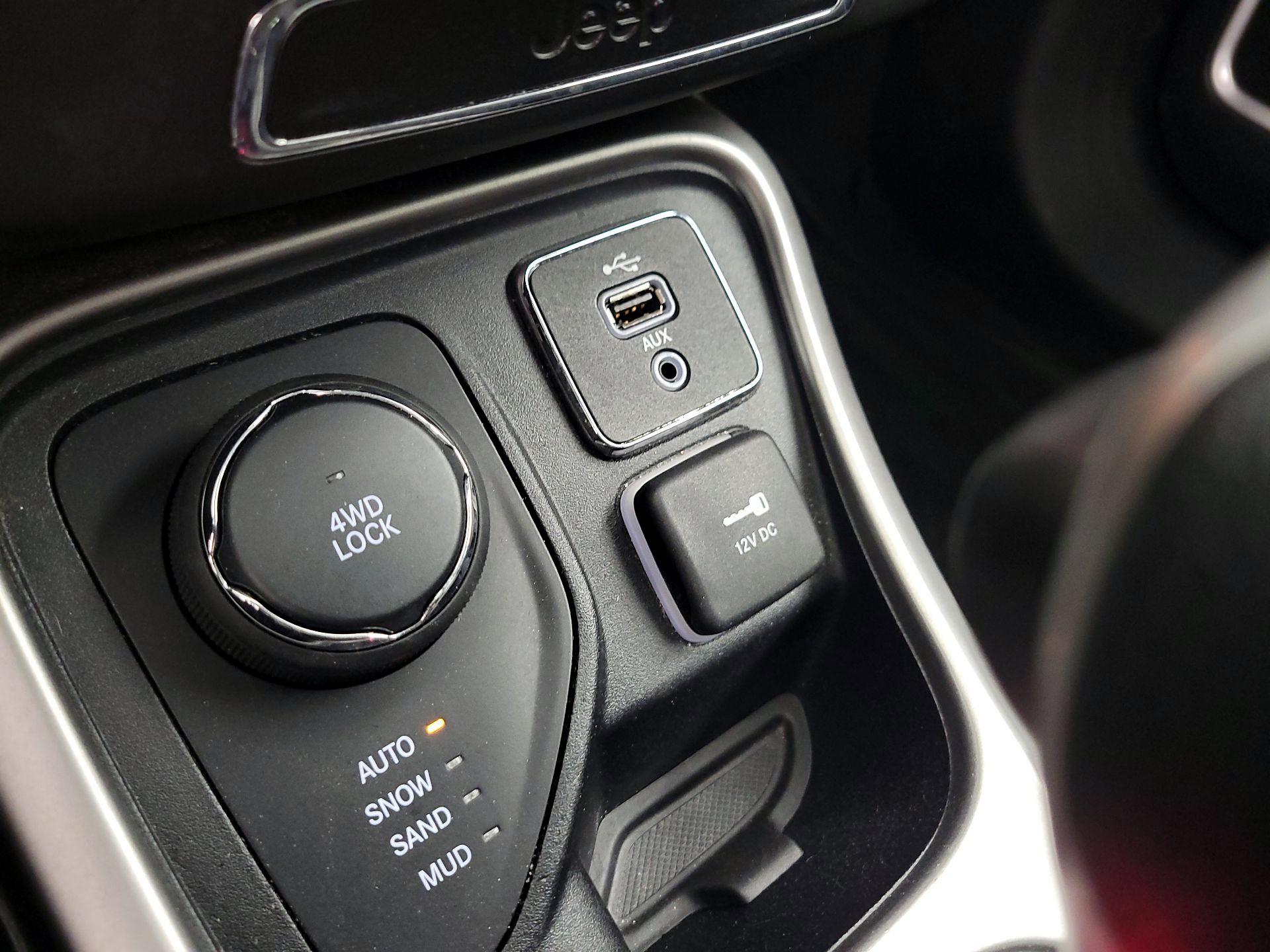 Thumbnail: 2017 Jeep Compass - 18