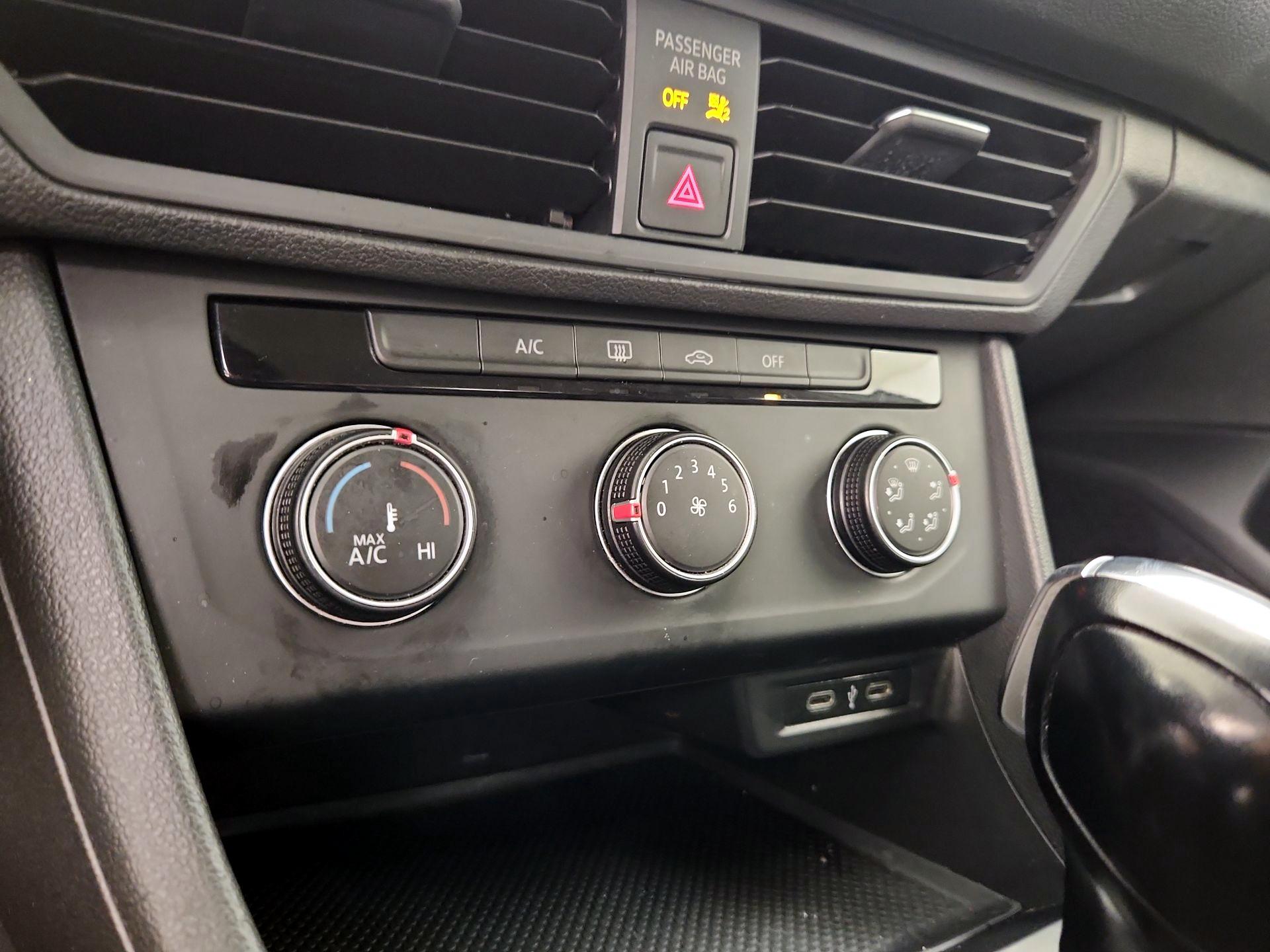 Thumbnail: 2020 Volkswagen Jetta - 16