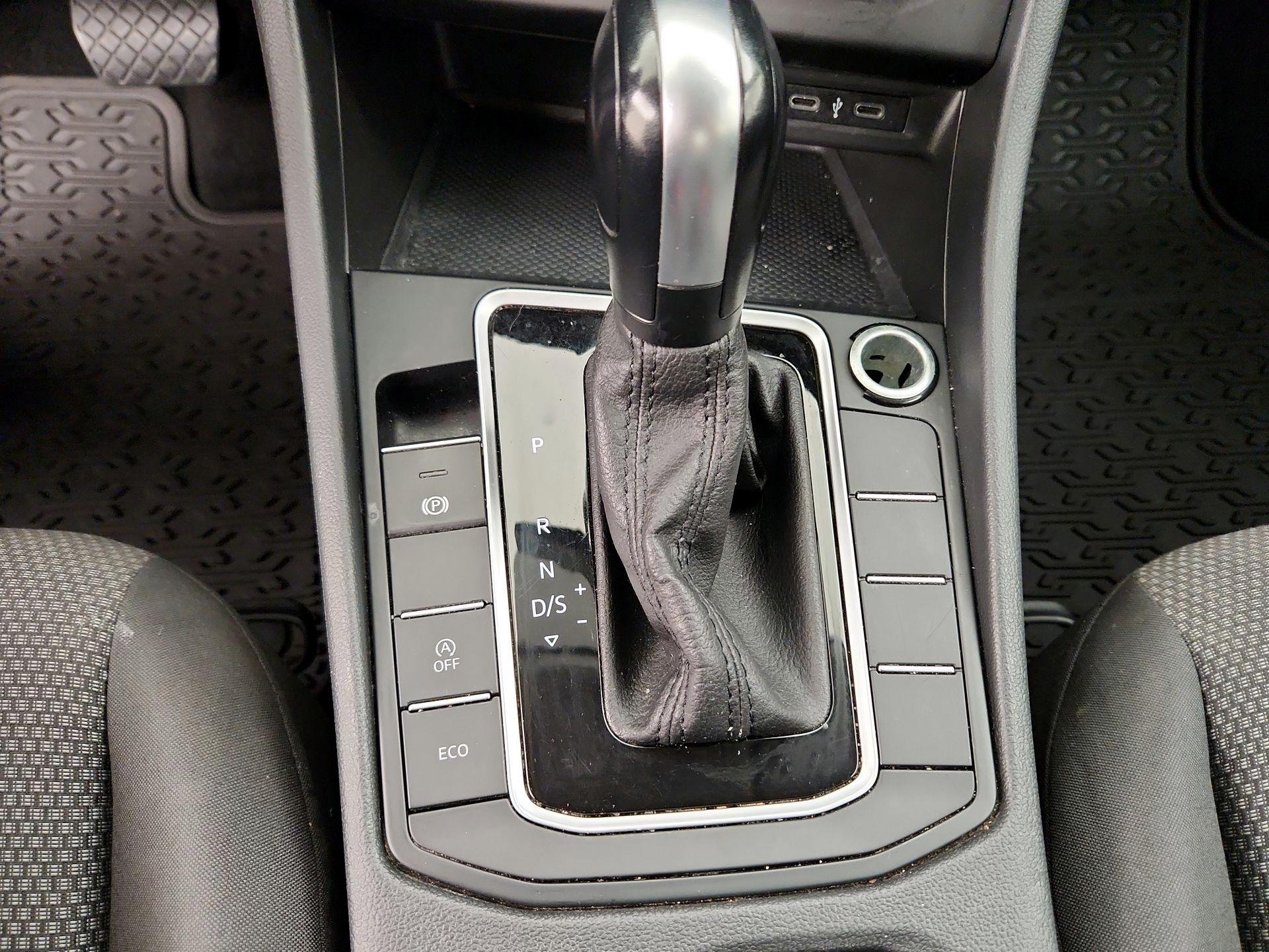 Thumbnail: 2020 Volkswagen Jetta - 17