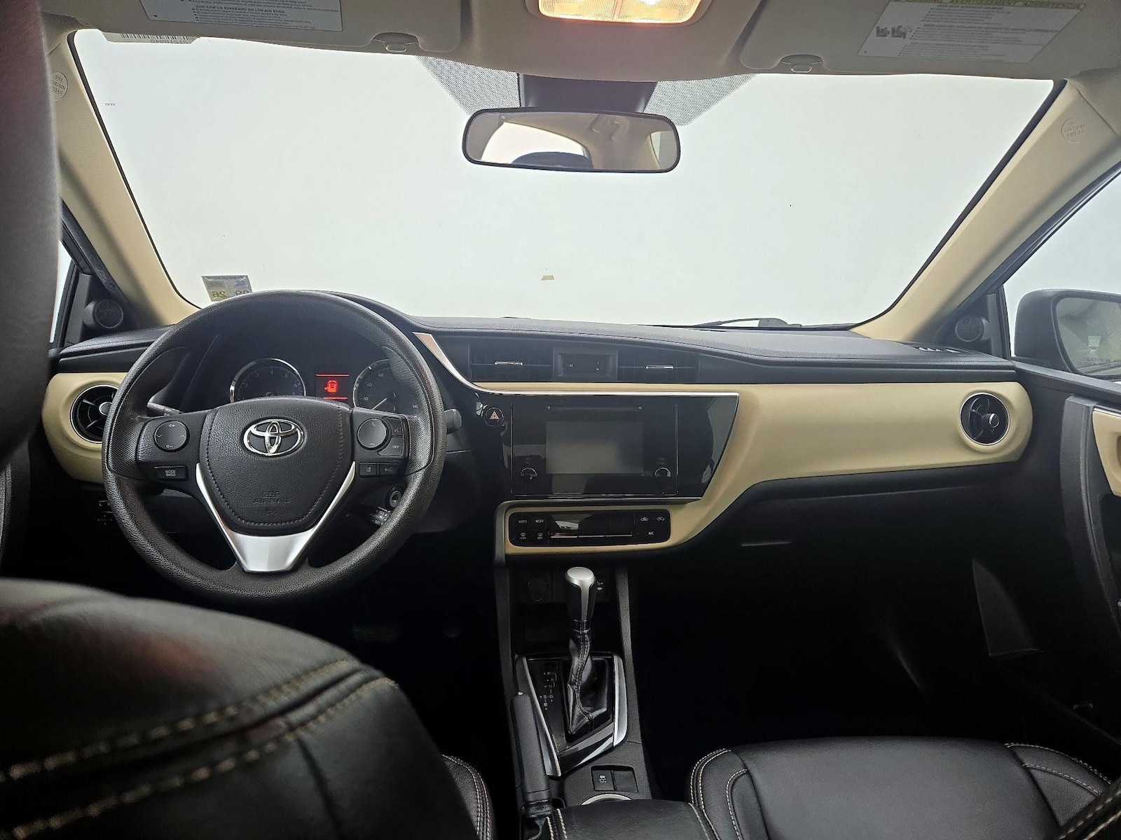 2019 Toyota Corolla LE - Photo 10