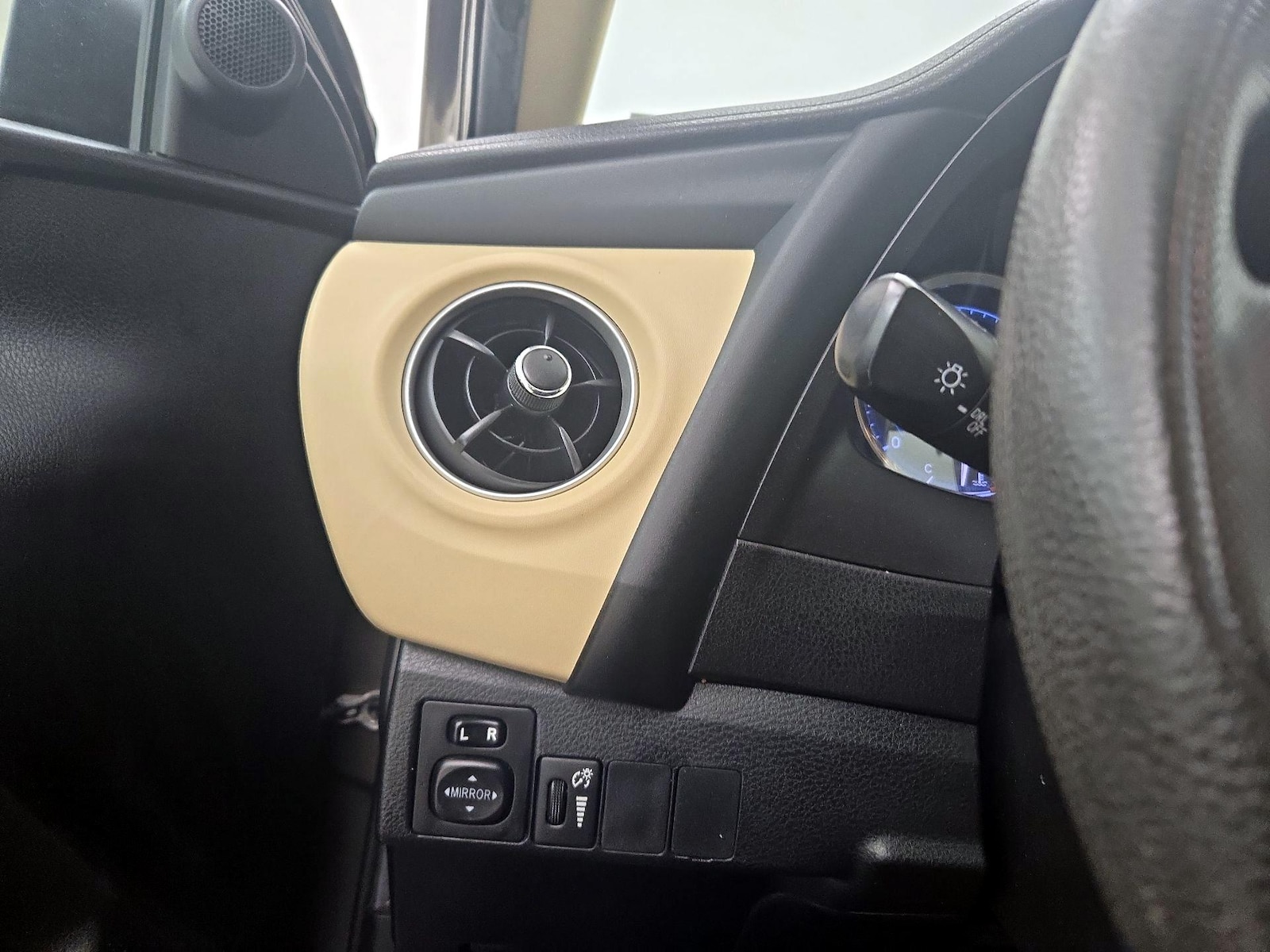 2019 Toyota Corolla LE - Photo 14