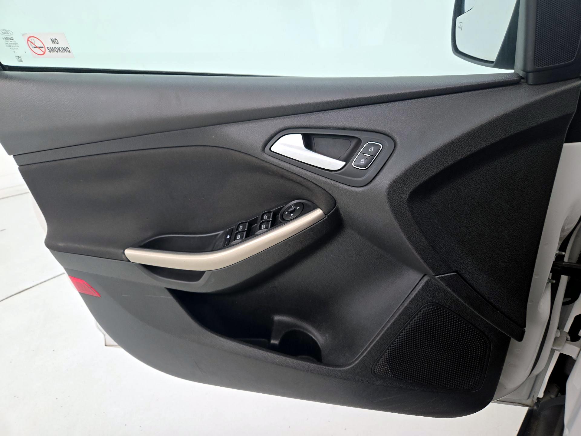 Thumbnail: 2016 Ford Focus - 12