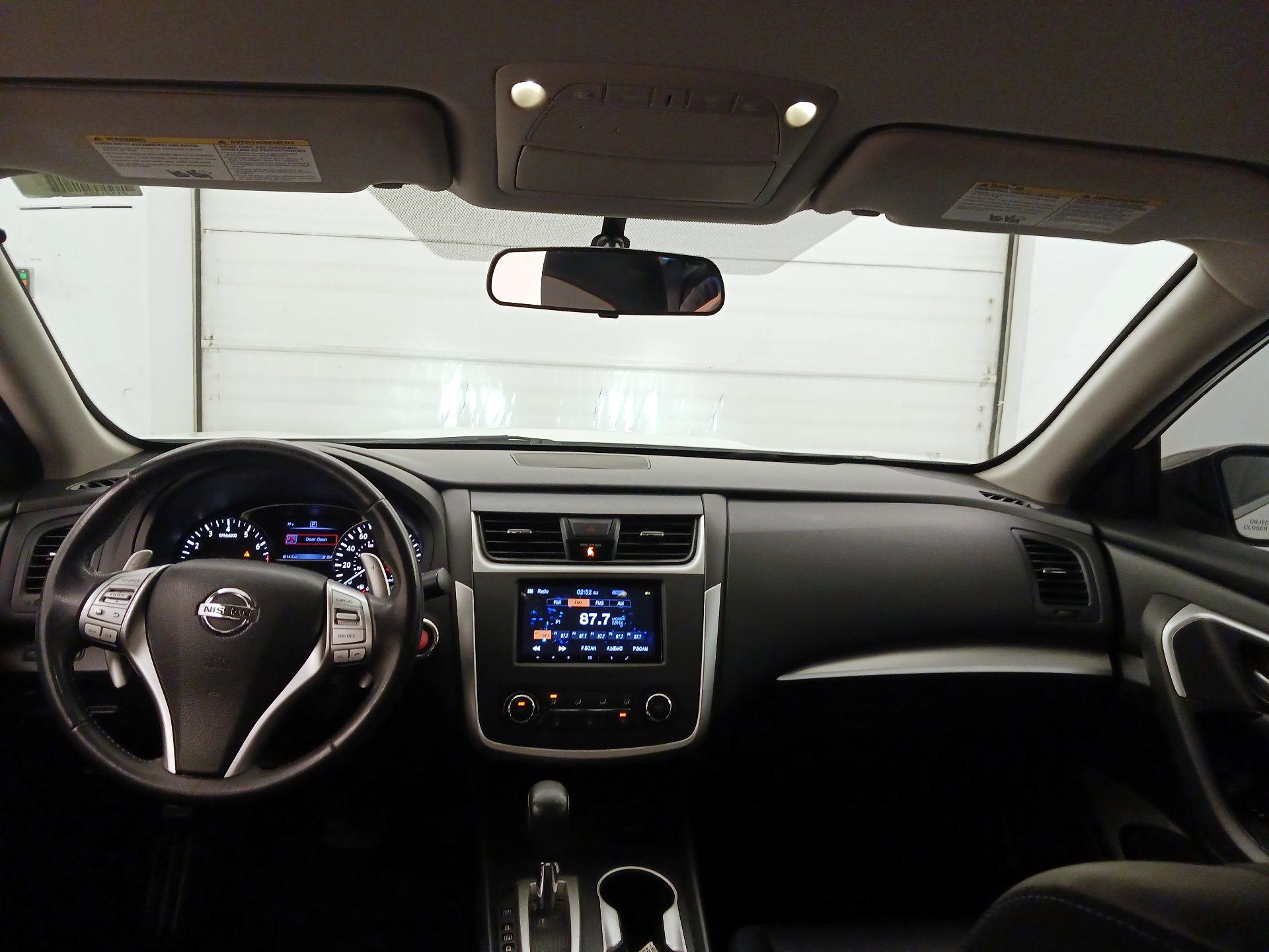 Thumbnail: 2017 Nissan Altima - 9