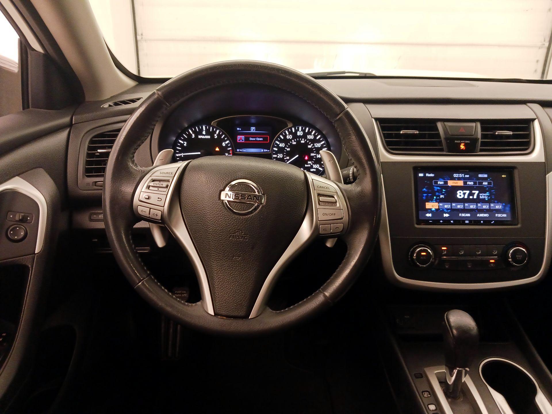 Thumbnail: 2017 Nissan Altima - 10