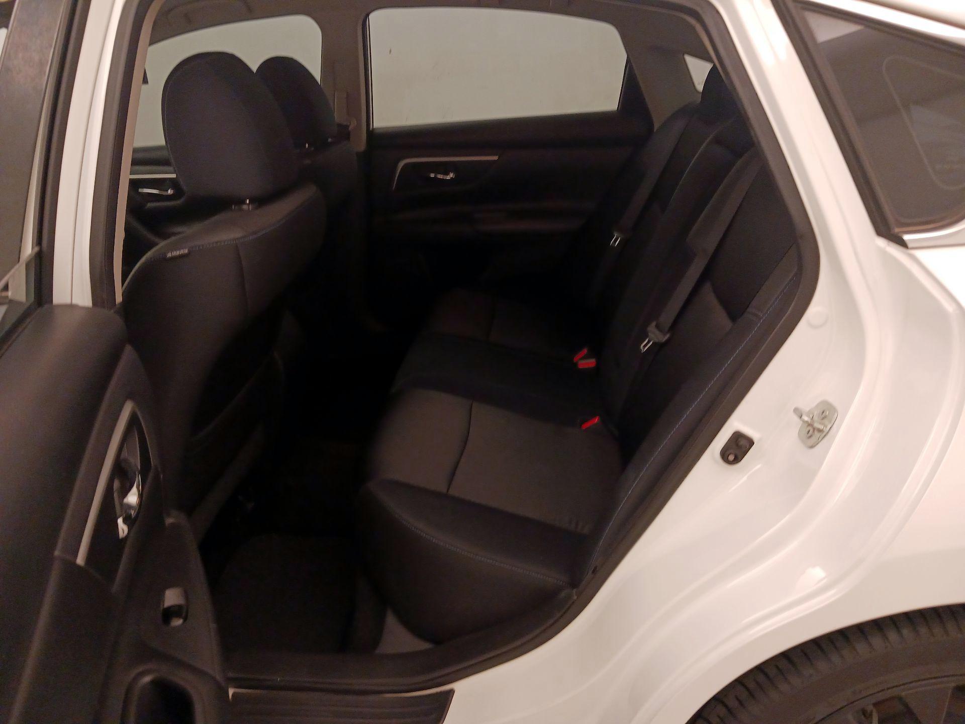 Thumbnail: 2017 Nissan Altima - 19