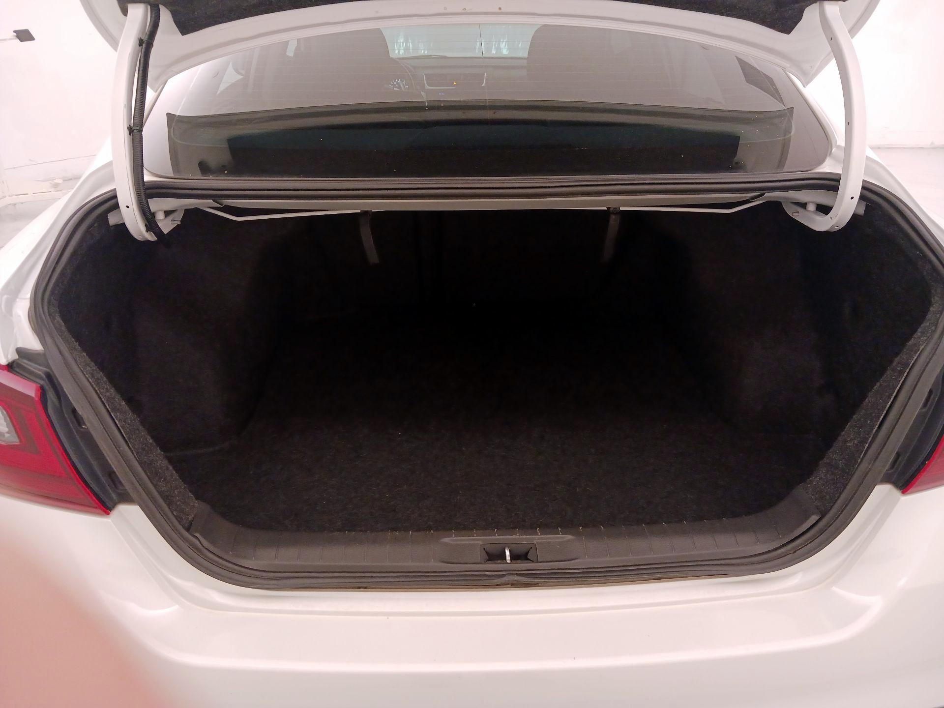 Thumbnail: 2017 Nissan Altima - 20