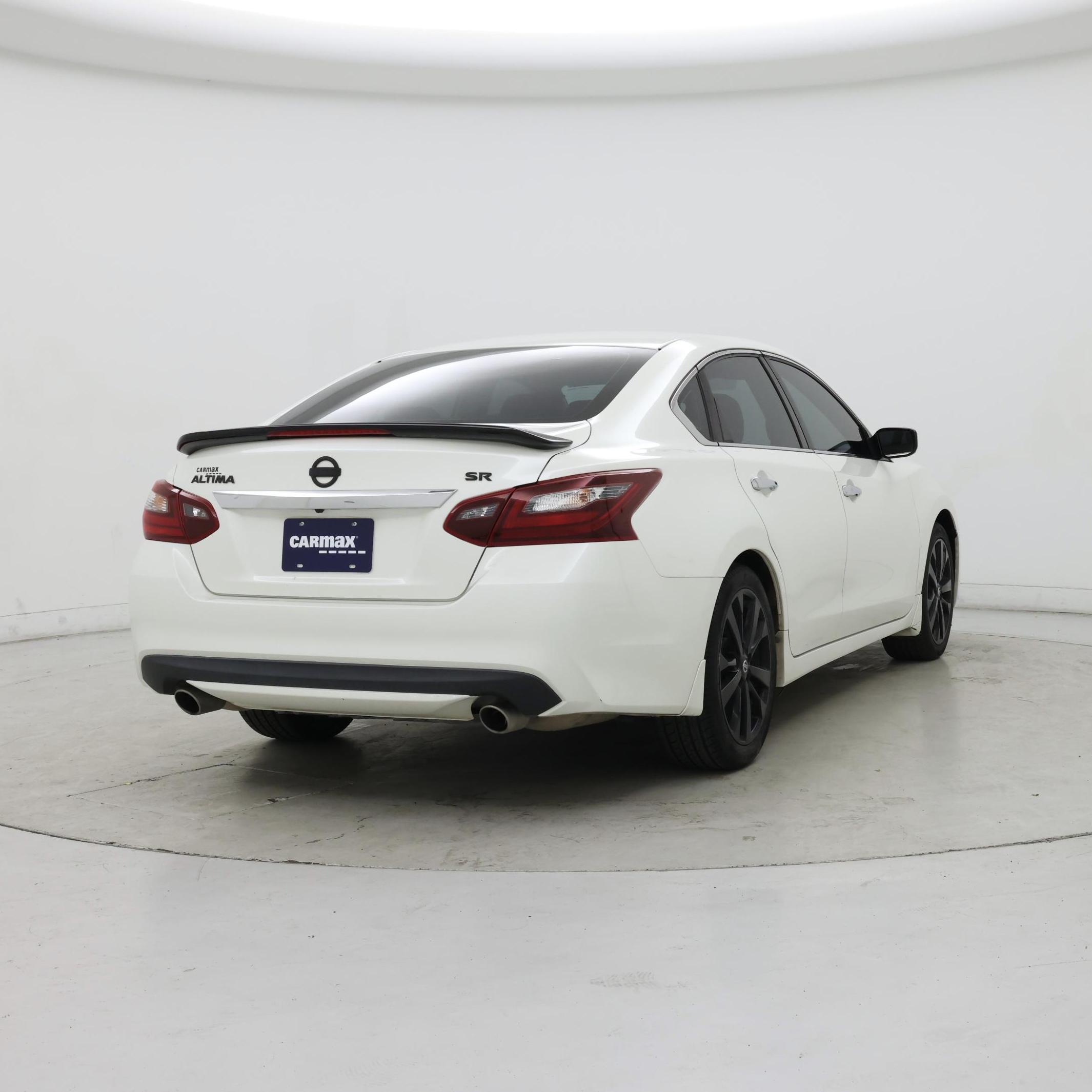 Thumbnail: 2017 Nissan Altima - 8