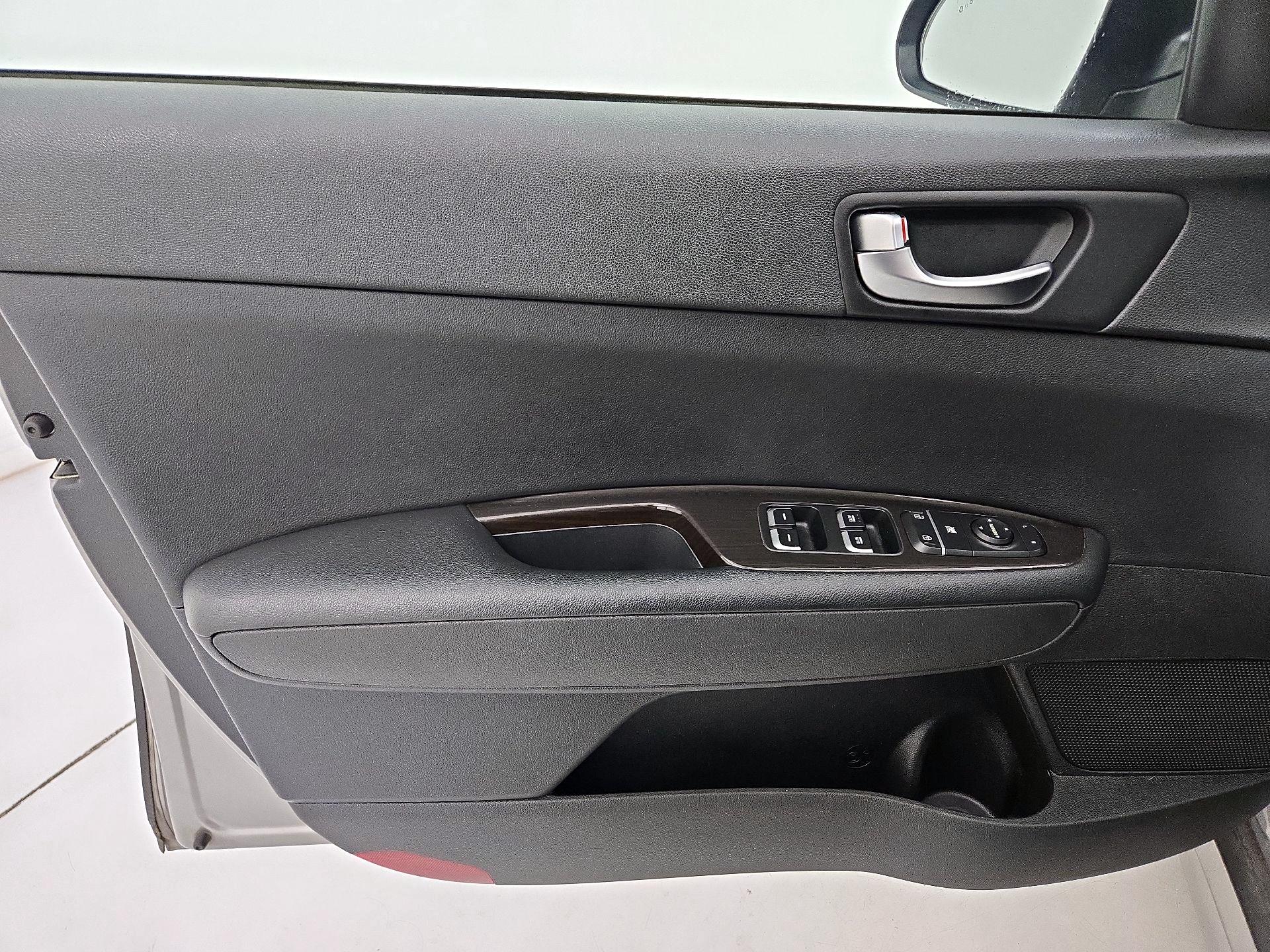 Thumbnail: 2019 Kia Optima - 12