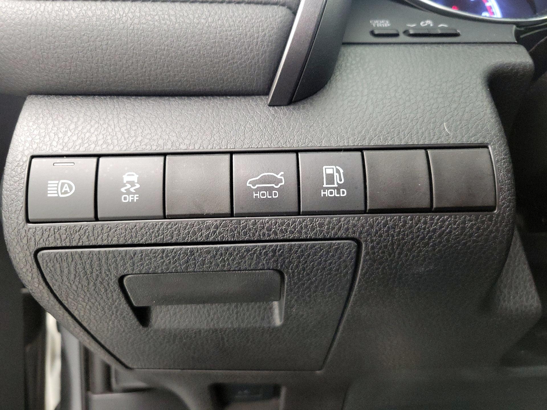 Thumbnail: 2019 Toyota Camry - 13