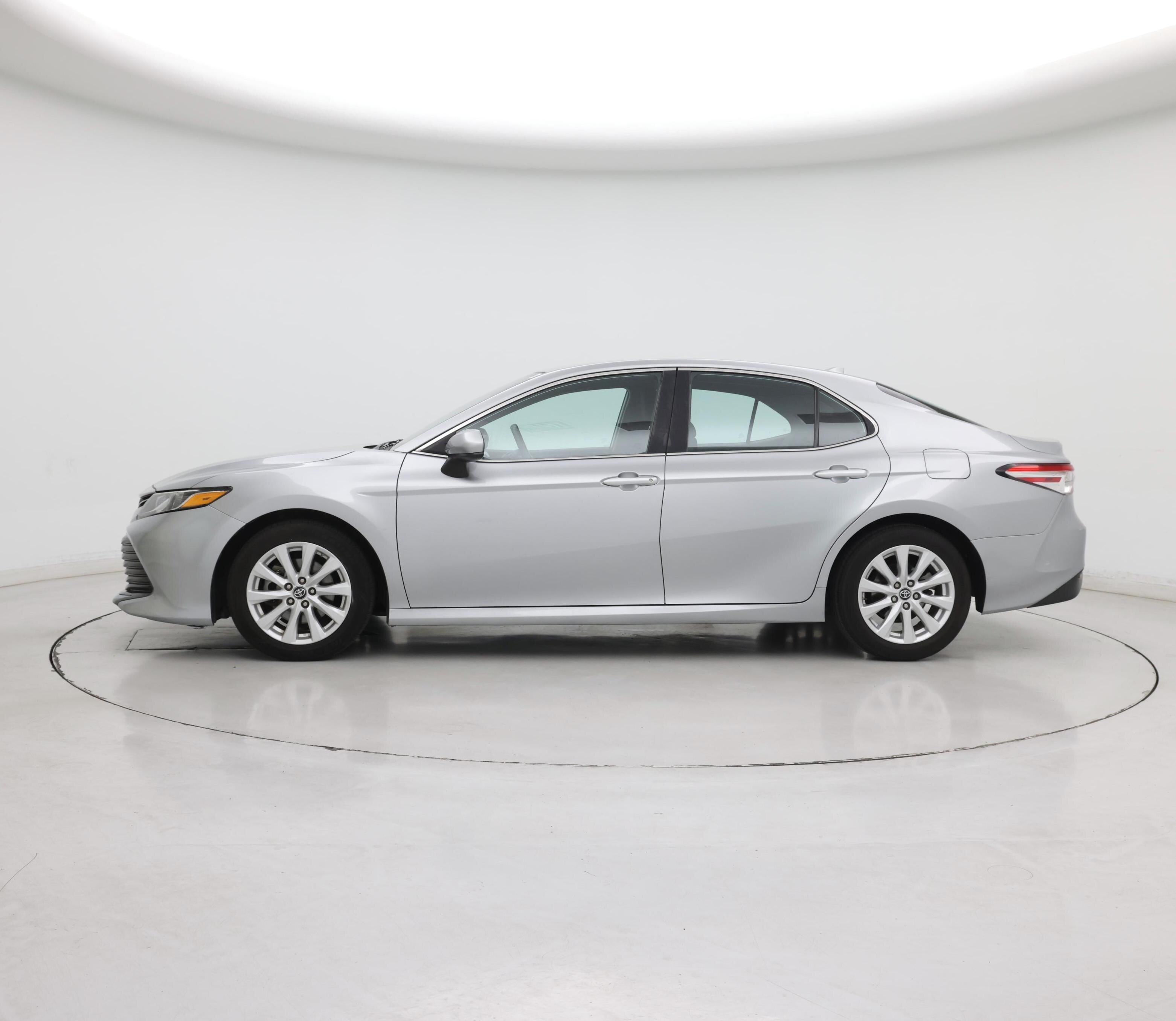 Thumbnail: 2019 Toyota Camry - 3