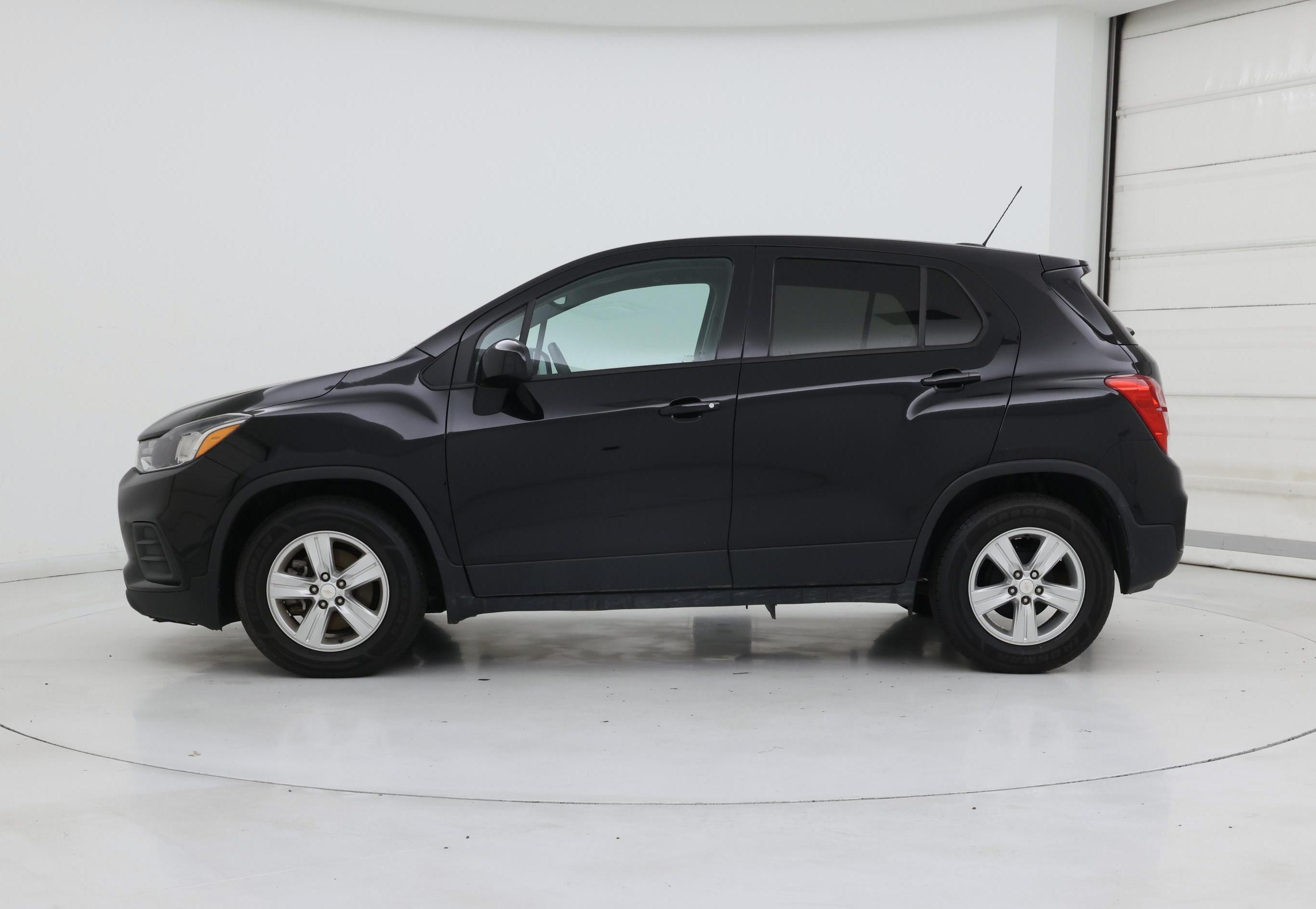 Thumbnail: 2021 Chevrolet Trax - 3