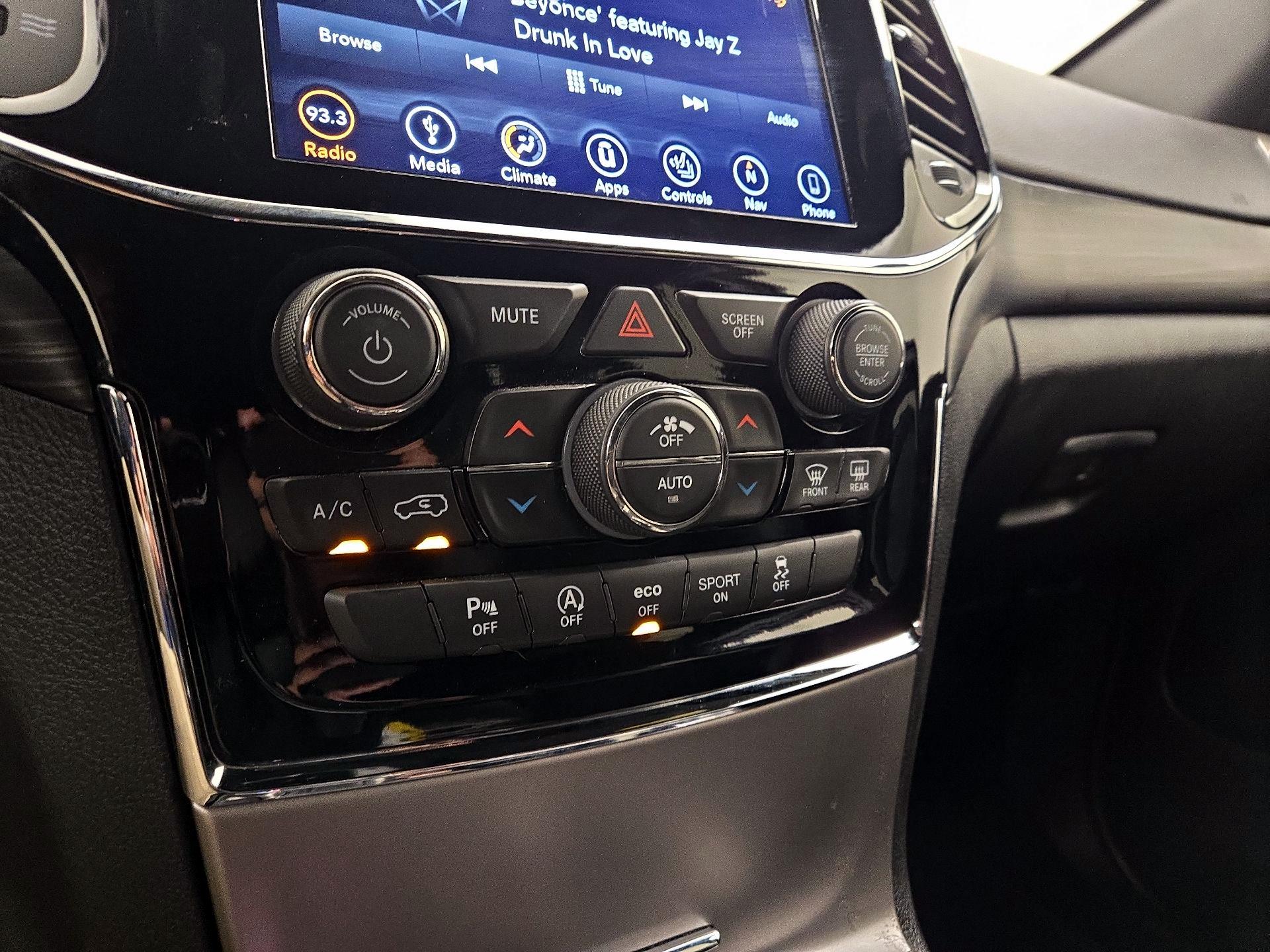 Thumbnail: 2019 Jeep Grand Cherokee - 17