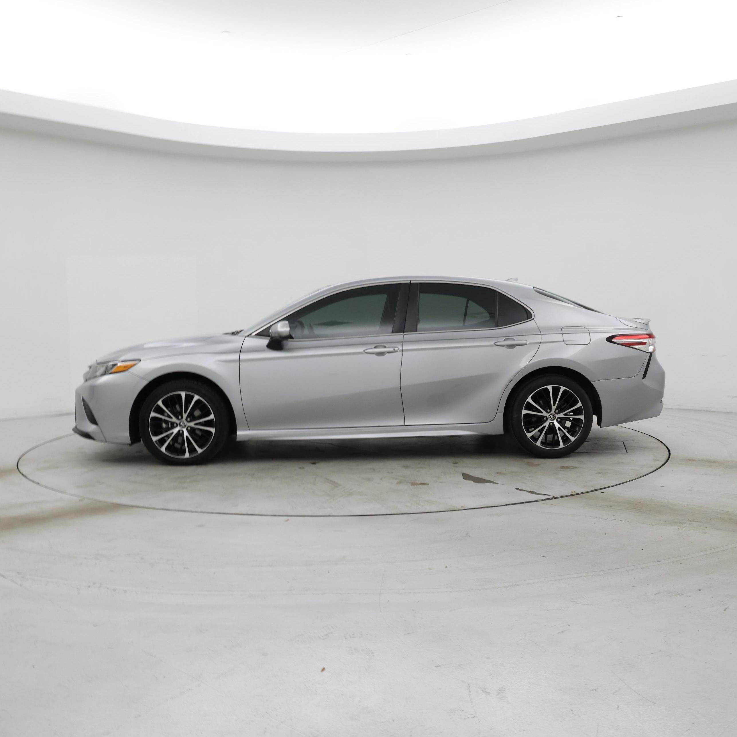 Thumbnail: 2020 Toyota Camry - 3