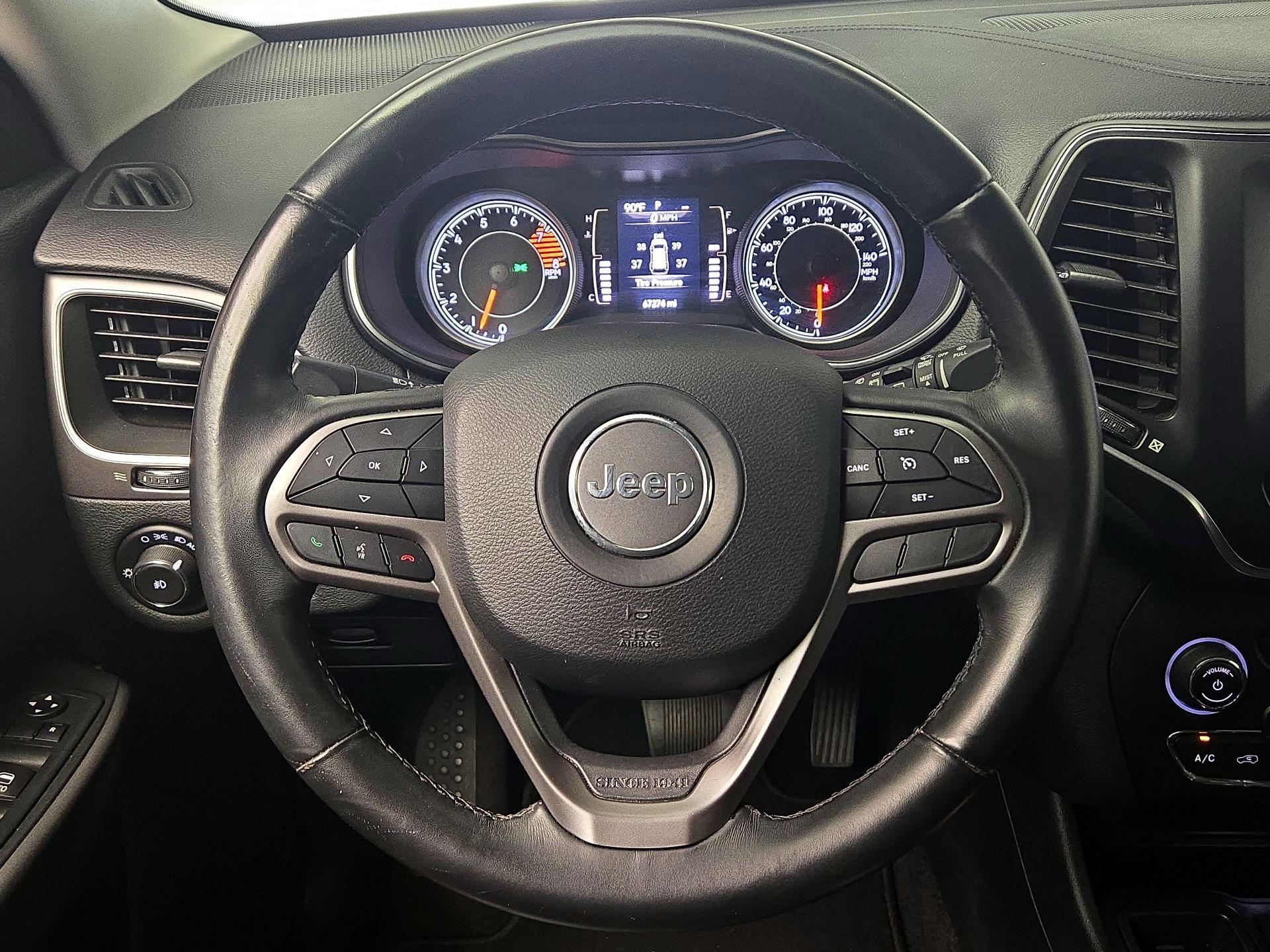 Thumbnail: 2019 Jeep Cherokee - 10