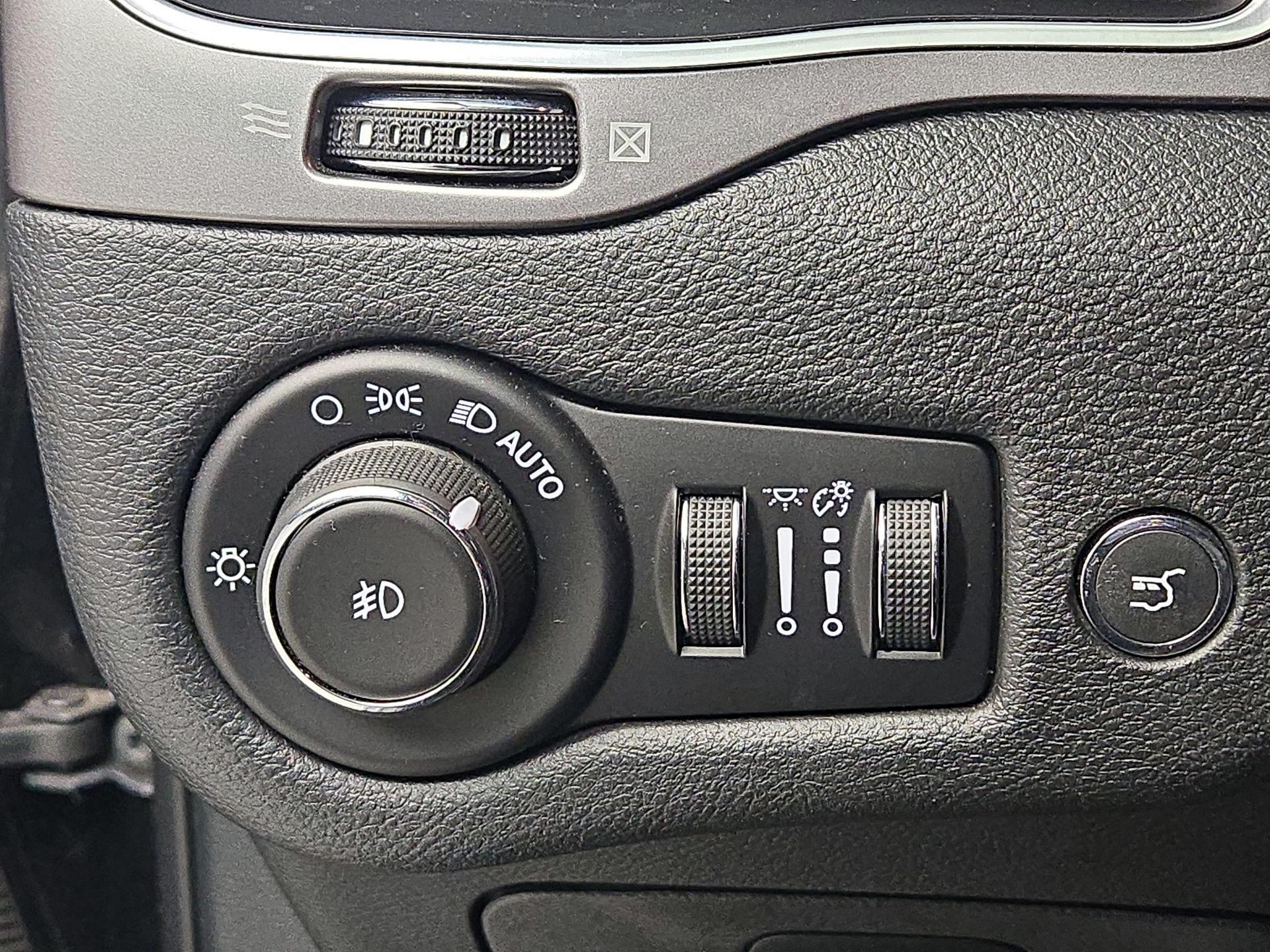 Thumbnail: 2019 Jeep Cherokee - 13