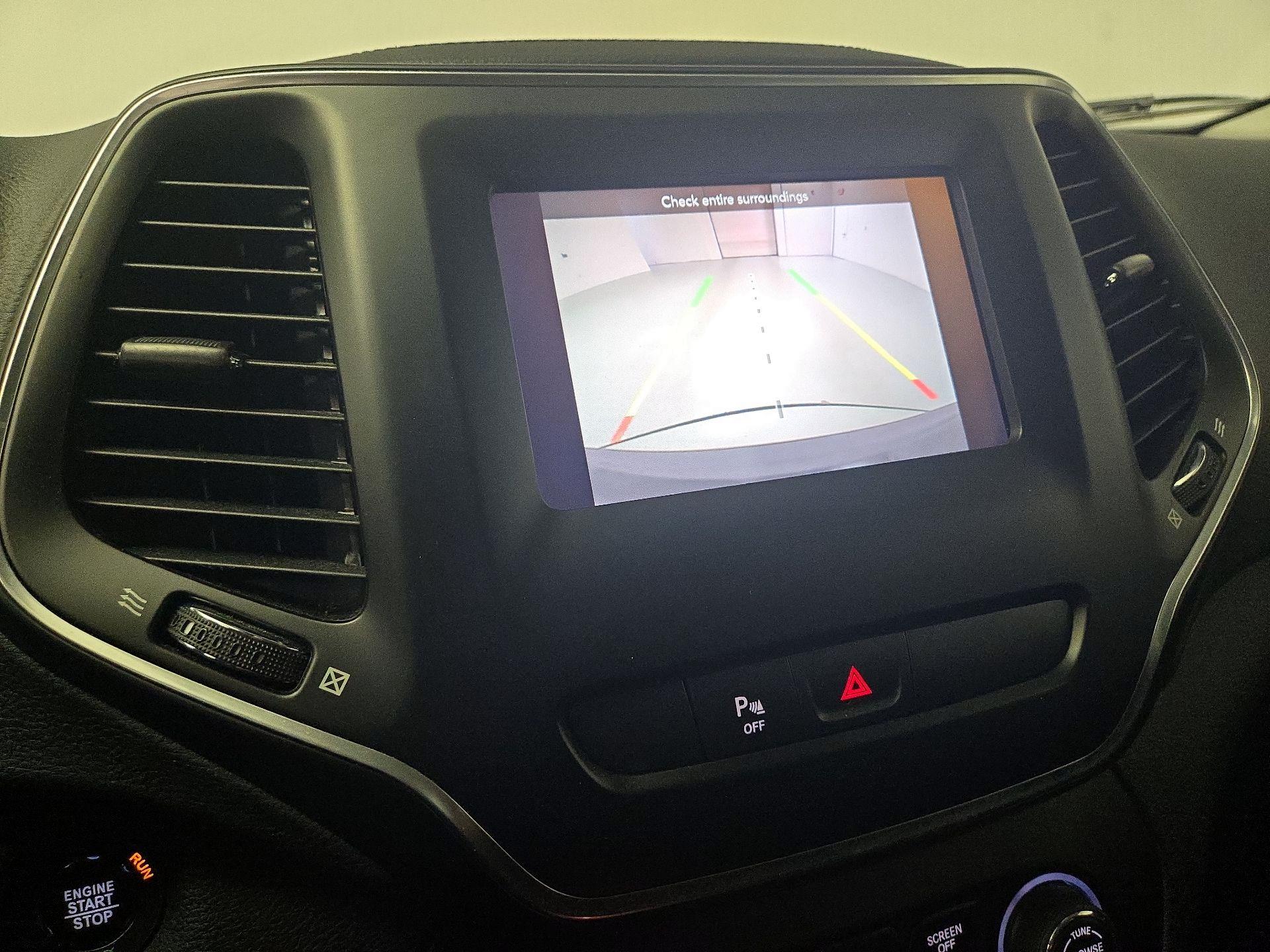 Thumbnail: 2019 Jeep Cherokee - 14