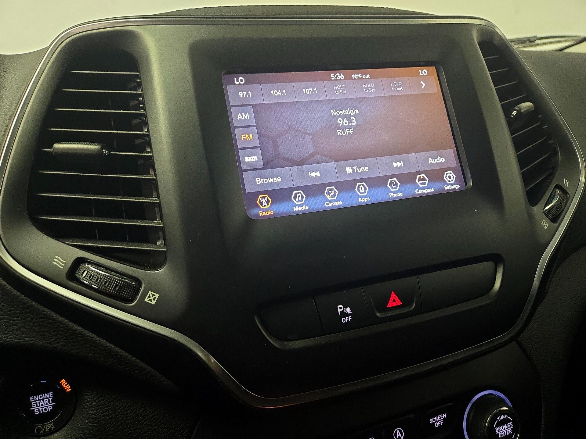 Thumbnail: 2019 Jeep Cherokee - 15