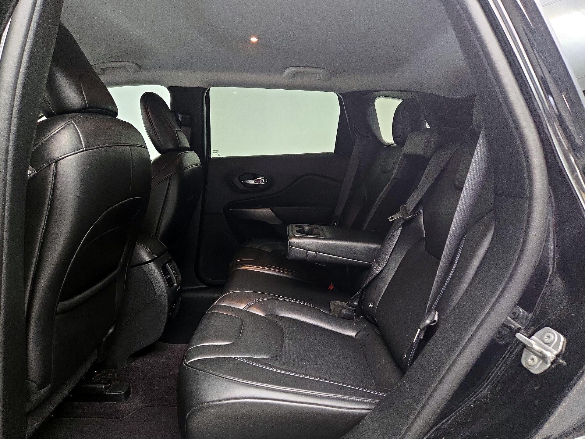 Thumbnail: 2019 Jeep Cherokee - 19