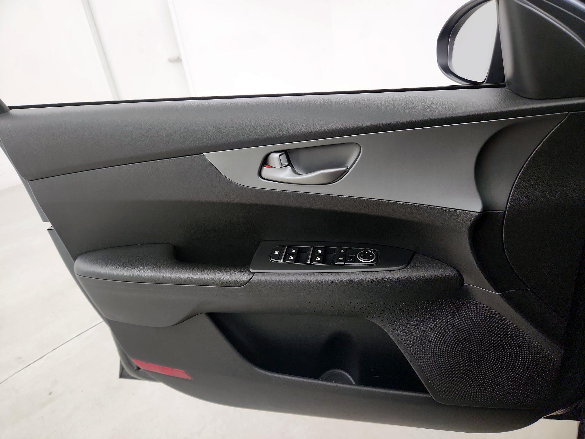 Thumbnail: 2021 Kia Forte - 12