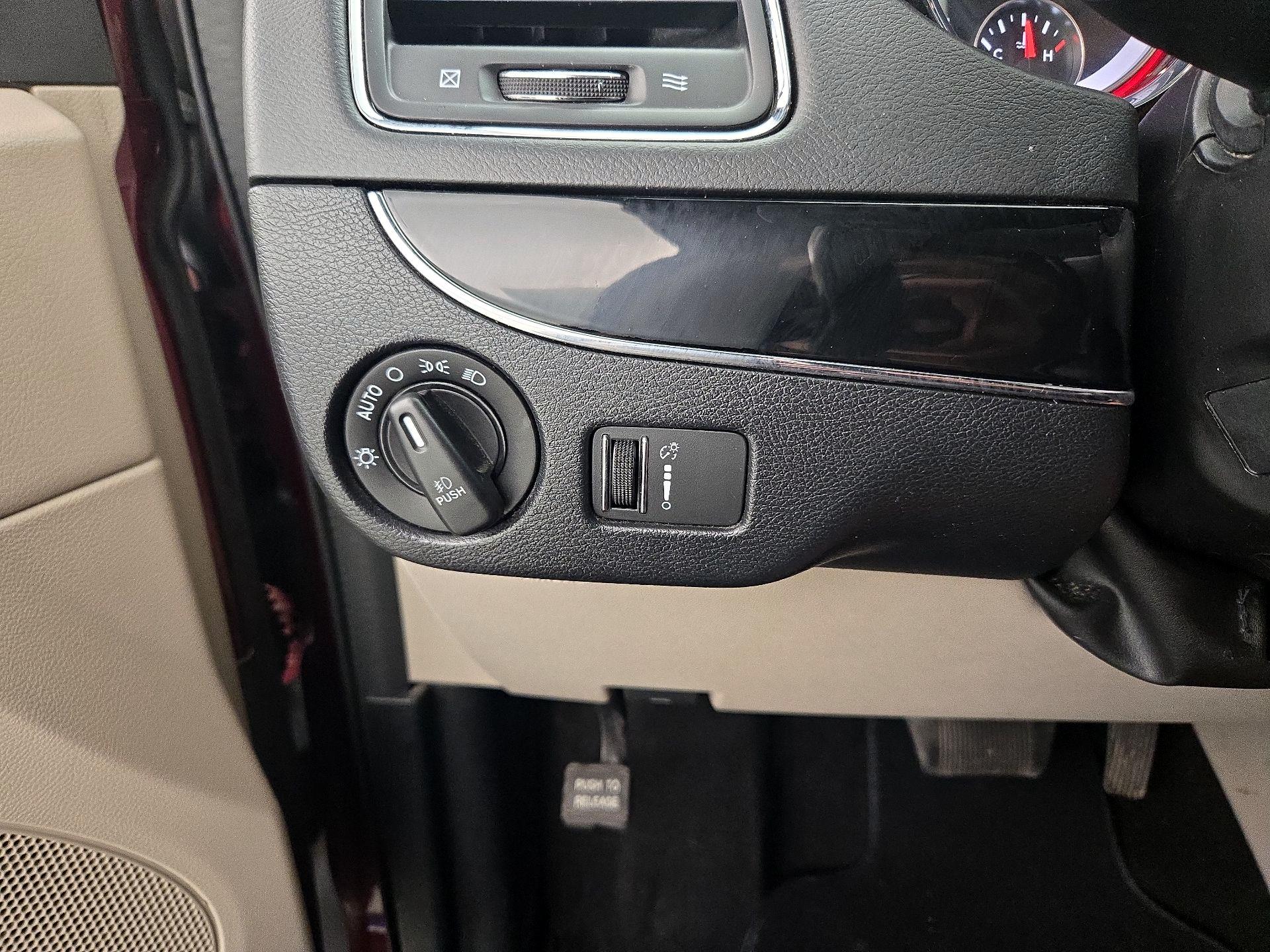 Thumbnail: 2020 Dodge Grand Caravan - 13