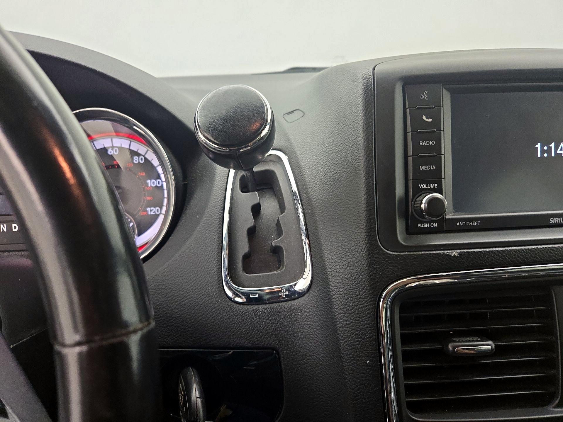 Thumbnail: 2020 Dodge Grand Caravan - 17