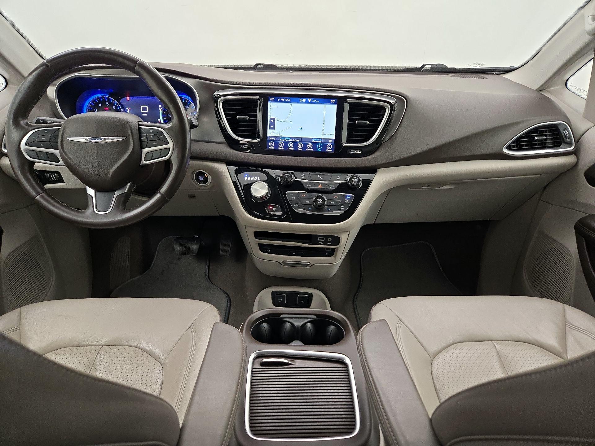 Thumbnail: 2018 Chrysler Pacifica - 9