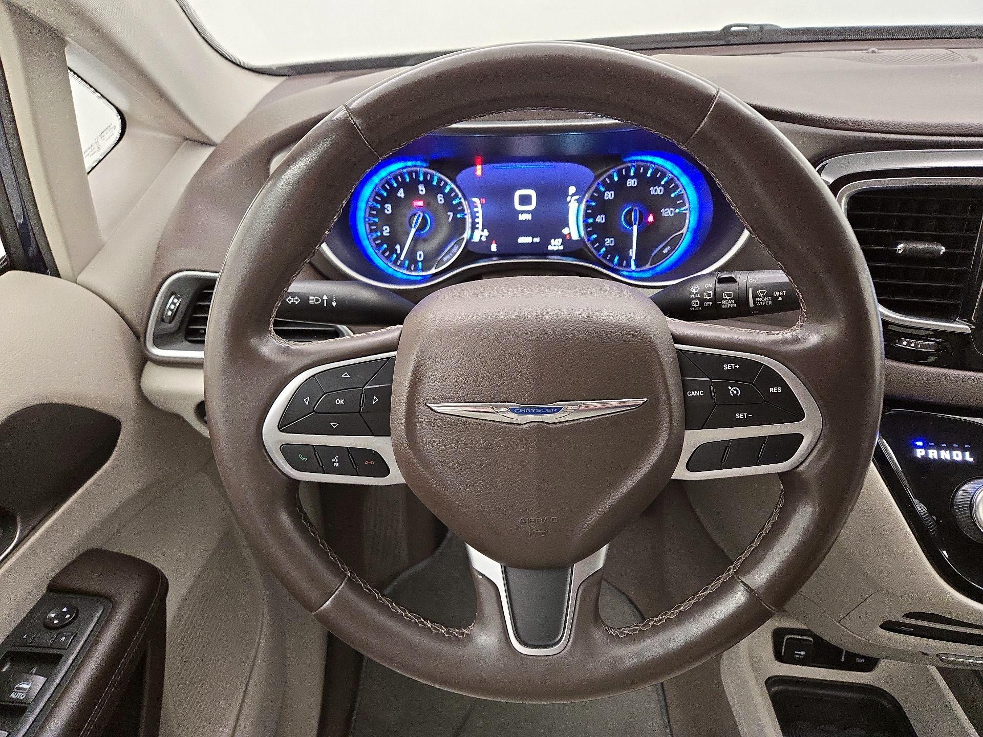 Thumbnail: 2018 Chrysler Pacifica - 10