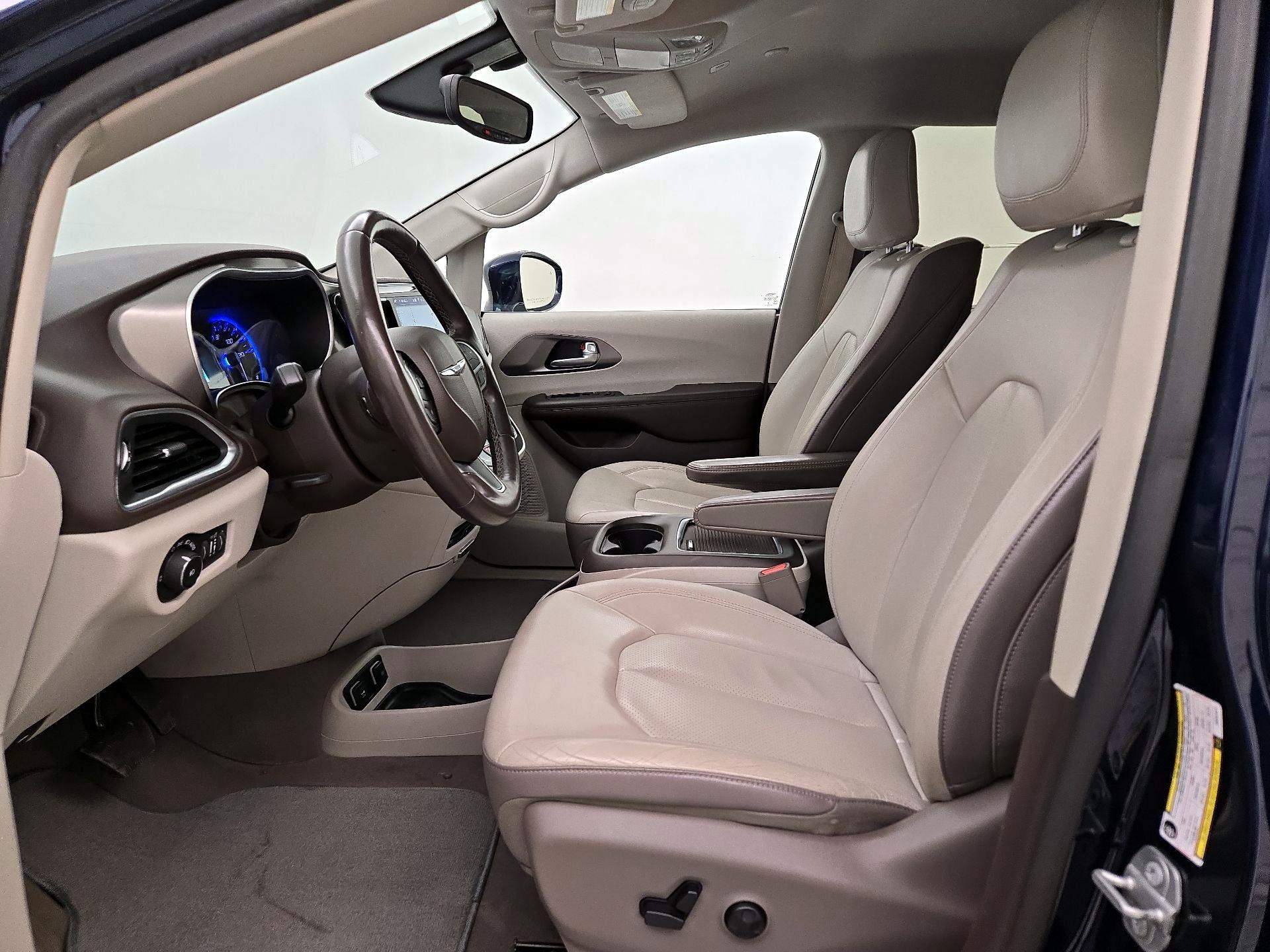 Thumbnail: 2018 Chrysler Pacifica - 11